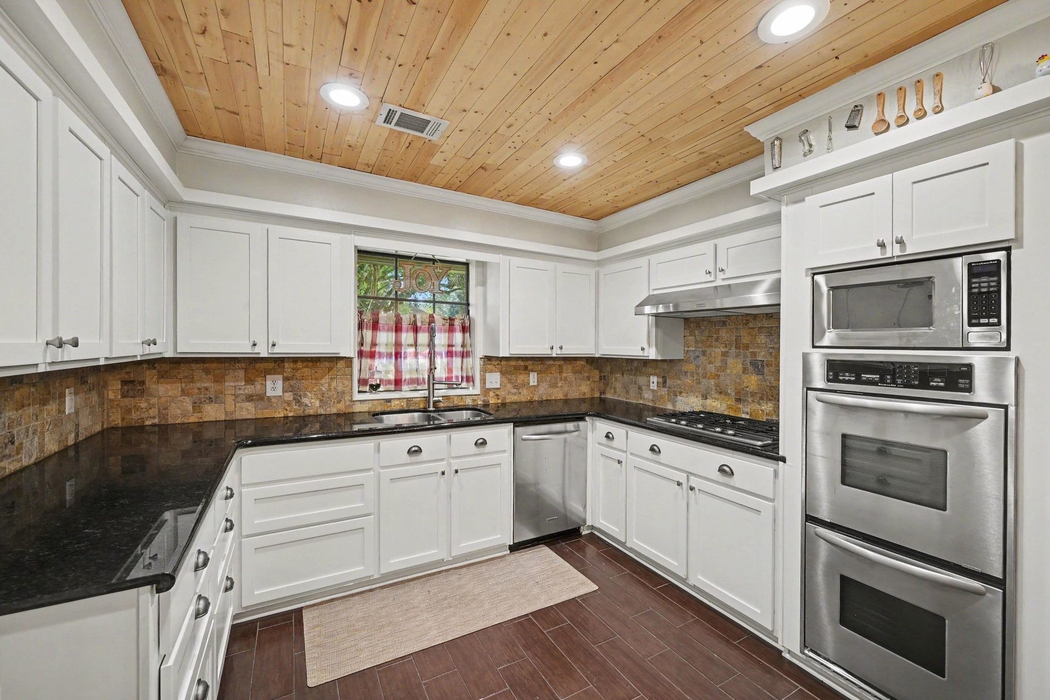 Camille Dr, Tomball, TX 77375