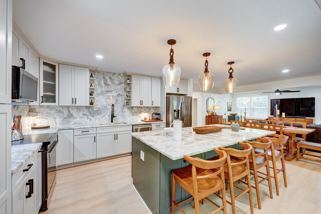 Ellijay, Georgia, 30536, United States, 4 Bedrooms Bedrooms, ,2 BathroomsBathrooms,Residential,For Sale,2015315