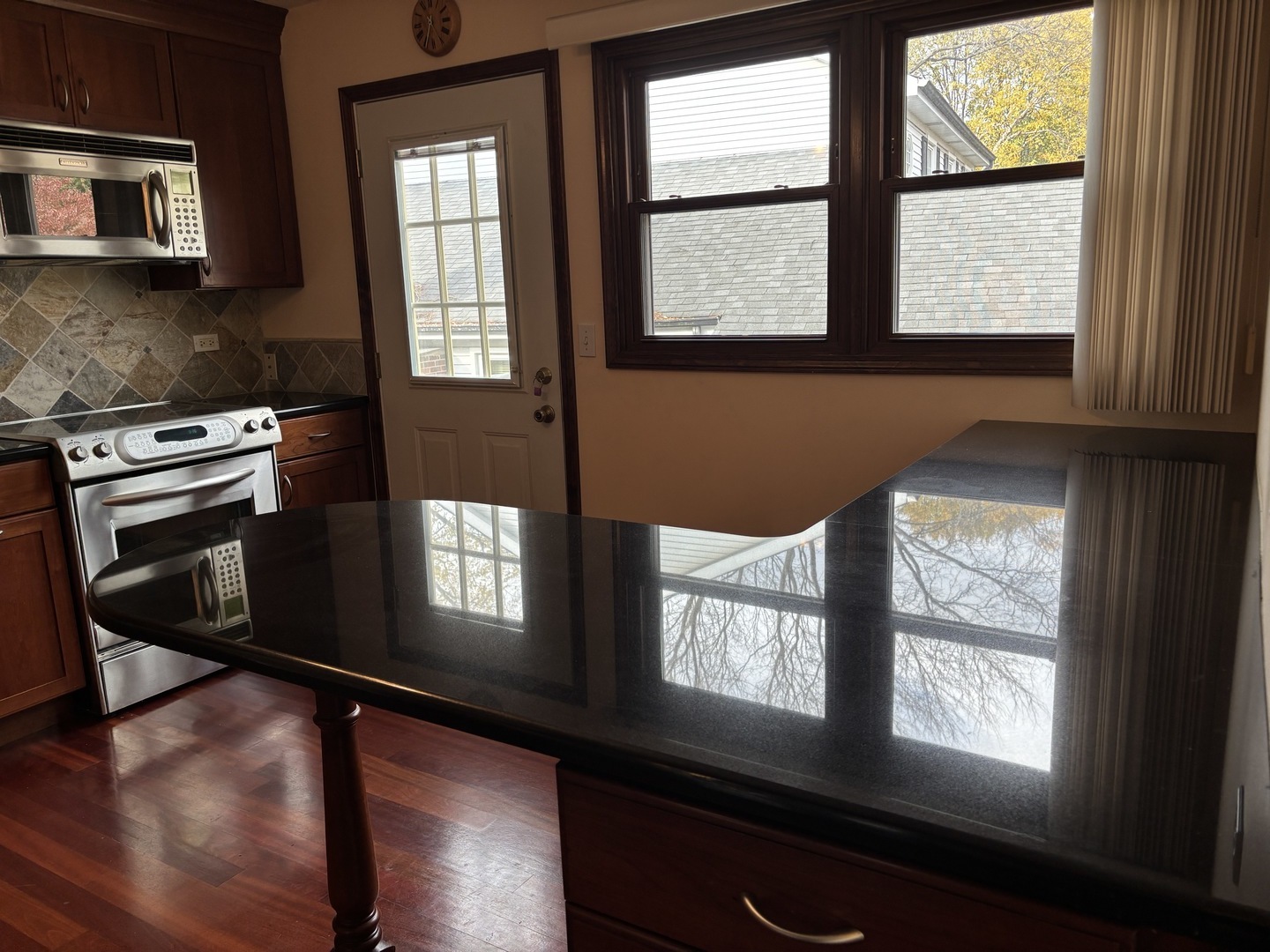 Hoffman Estates, Illinois, 60010, United States, 5 Bedrooms Bedrooms, ,3 BathroomsBathrooms,Residential,For Sale,1989423