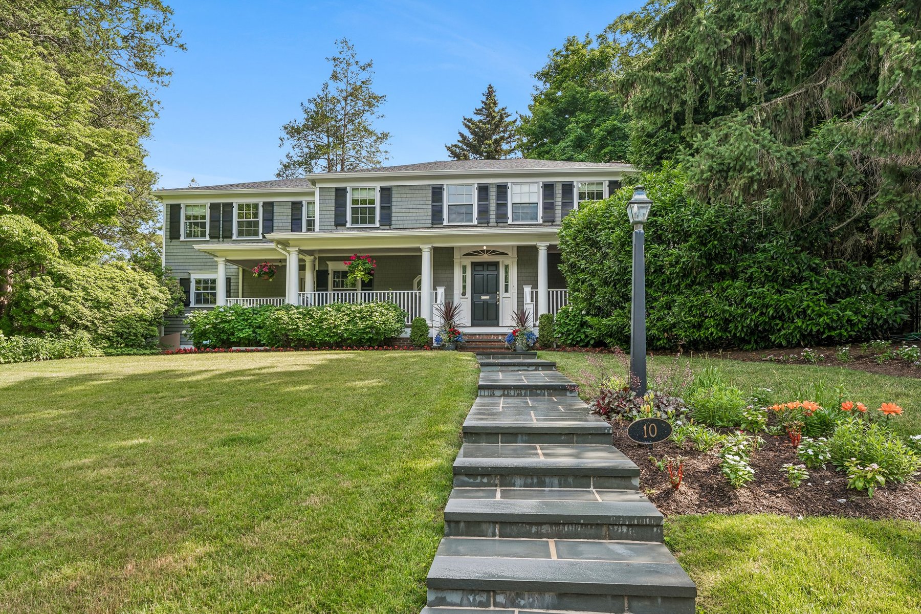  ?Cross Gates? Exceptional Colonial Set on a Beautifully Landscaped Property - 物件實景