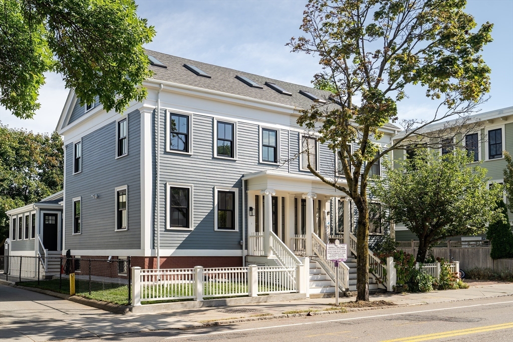 Cambridge, Massachusetts, 02139, United States, 4 Bedrooms Bedrooms, ,5 BathroomsBathrooms,Residential,For Sale,1891277