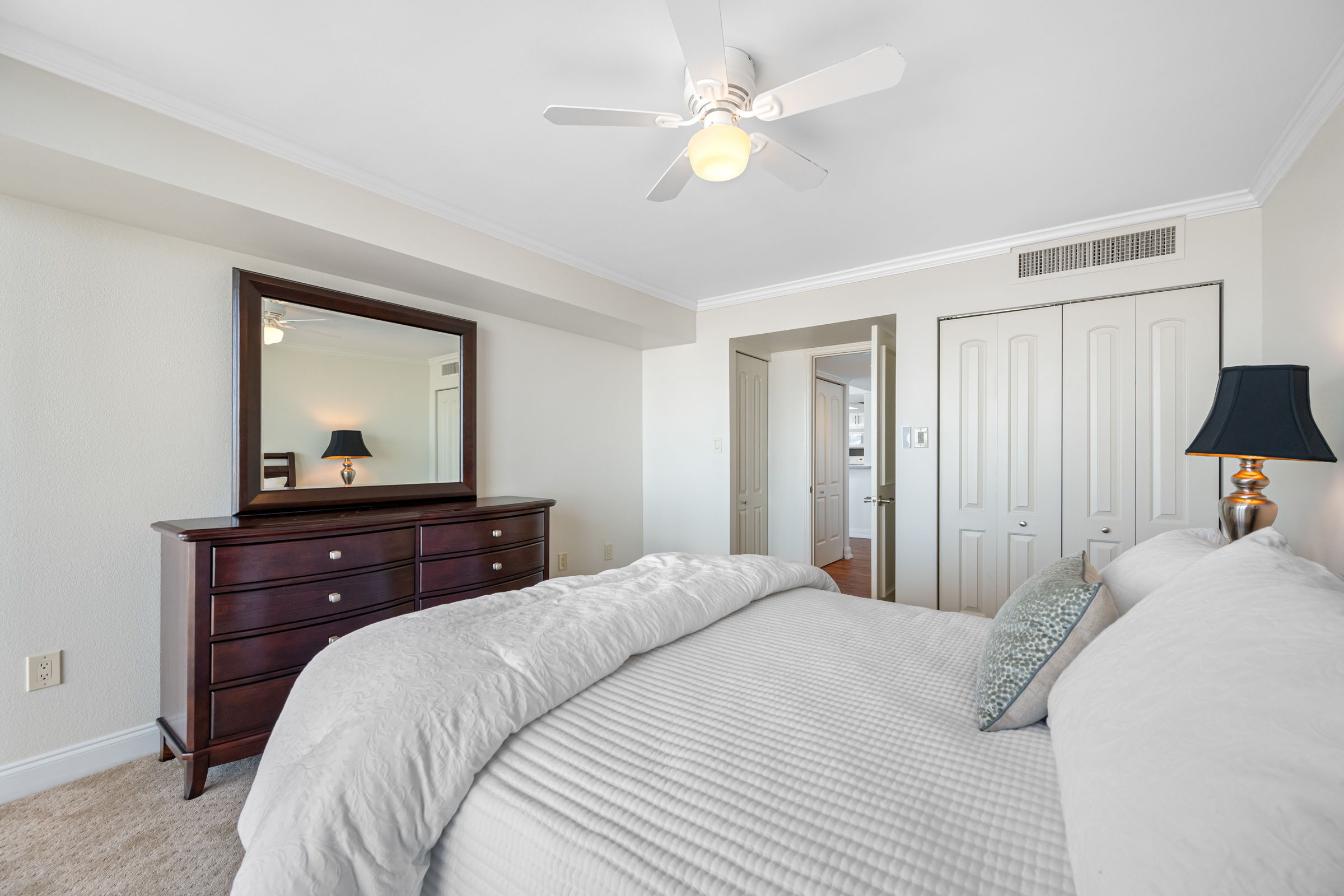 Treasure Island, Florida, 33706, United States, 2 Bedrooms Bedrooms, ,2 BathroomsBathrooms,Residential,For Sale,1998023