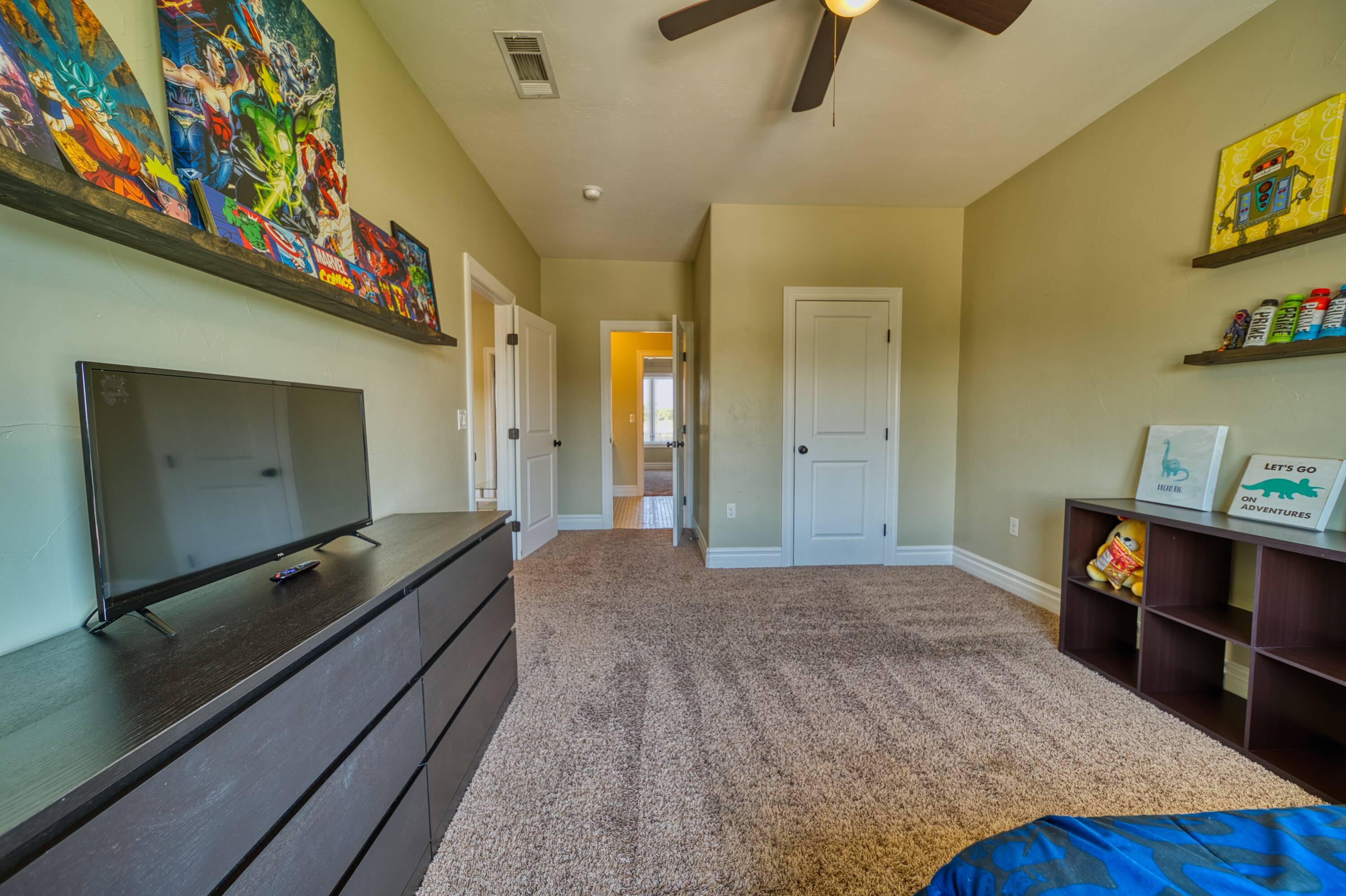 Carlsbad, New Mexico, 88220, United States, 5 Bedrooms Bedrooms, ,4 BathroomsBathrooms,Residential,For Sale,1974334