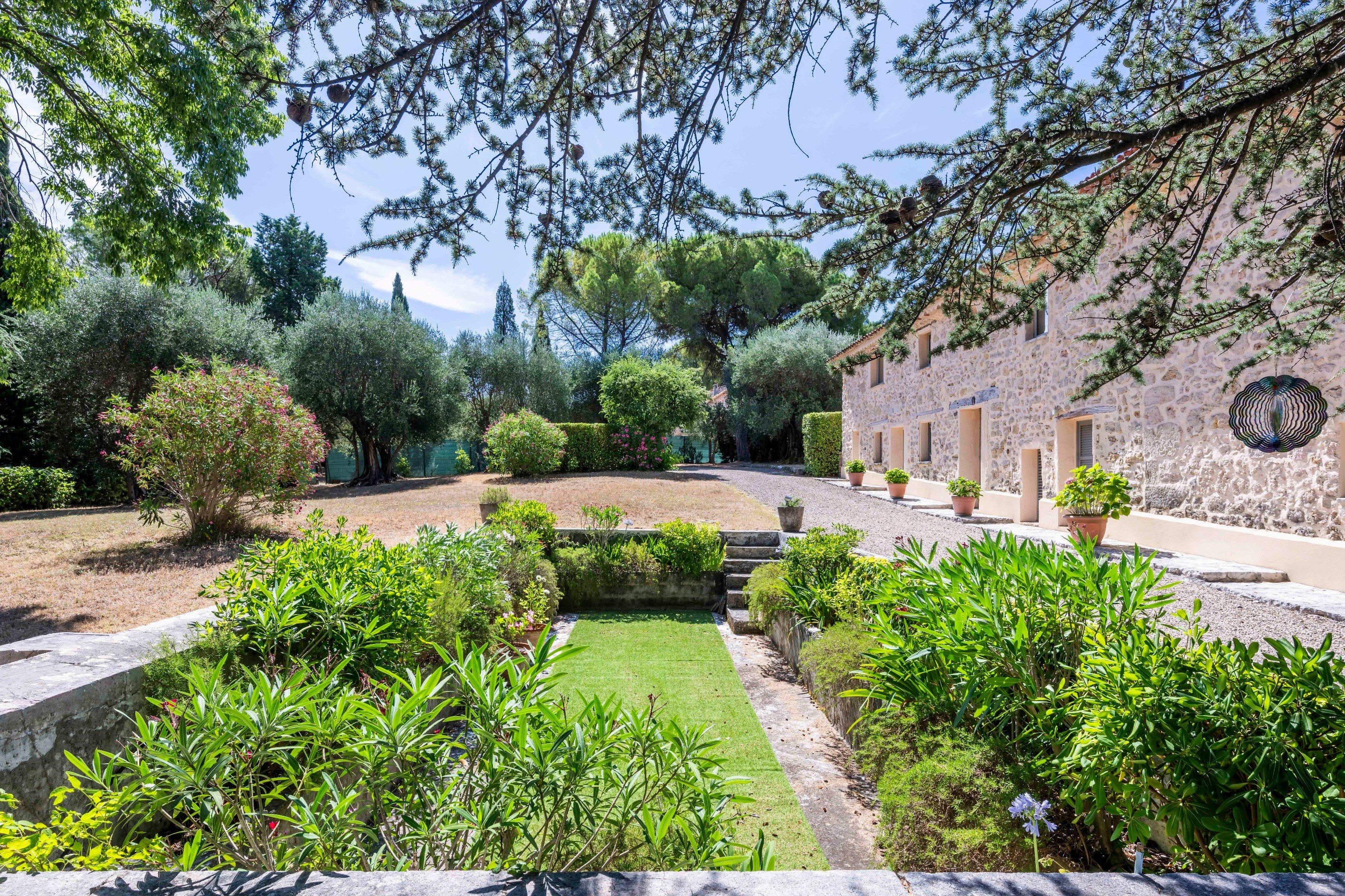  Renovated bastide with annex and swimming pool, 2 hectares in Grasse - 物件實景