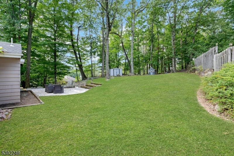 Rockaway Twp., New Jersey, 07866, United States, 3 Bedrooms Bedrooms, ,1 BathroomBathrooms,Residential,For Sale,1940622