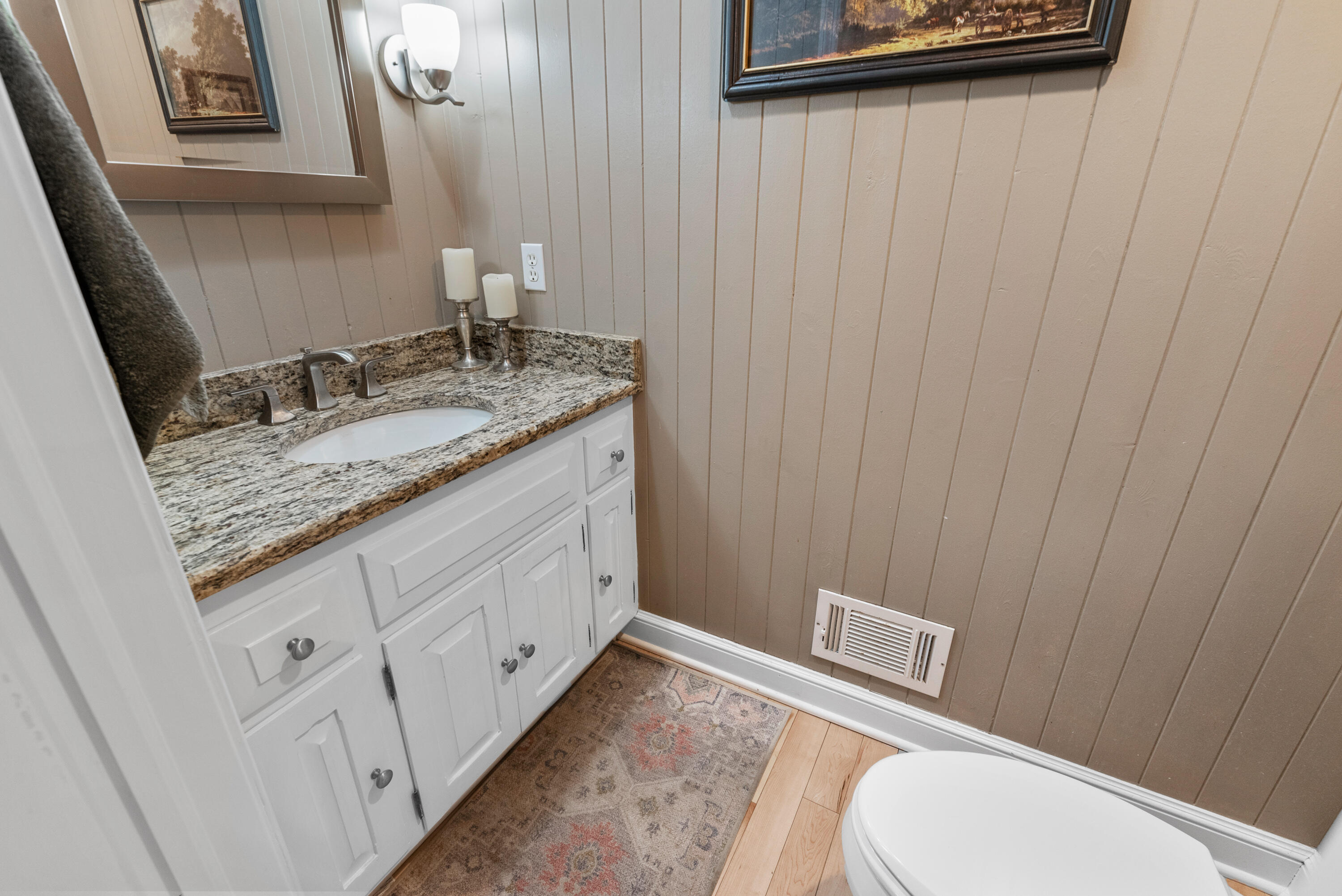 Mequon, Wisconsin, 53092, United States, 4 Bedrooms Bedrooms, ,3 BathroomsBathrooms,Residential,For Sale,1989588