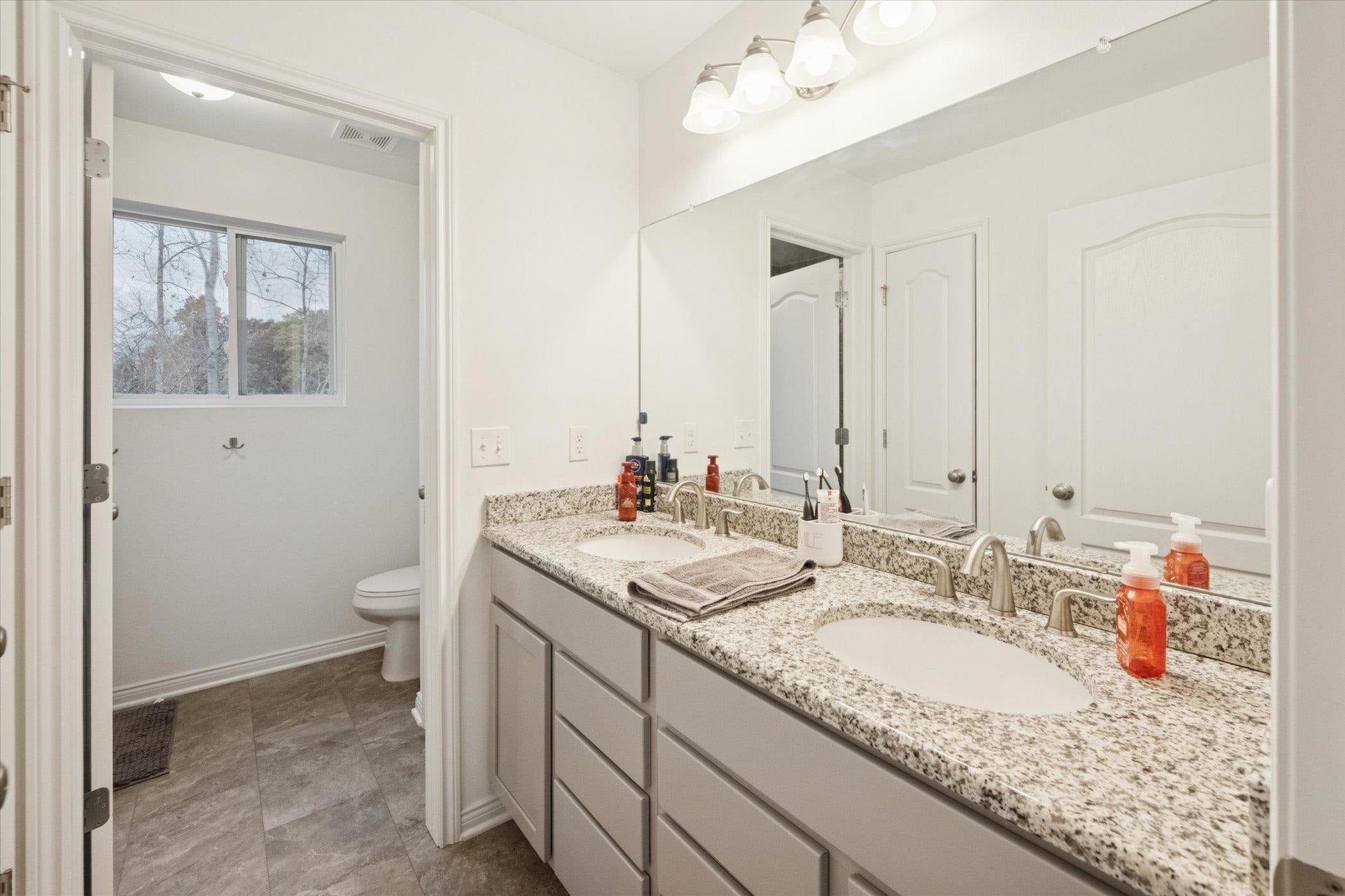 Ortonville, Michigan, 48462, United States, 5 Bedrooms Bedrooms, ,3 BathroomsBathrooms,Residential,For Sale,2008578