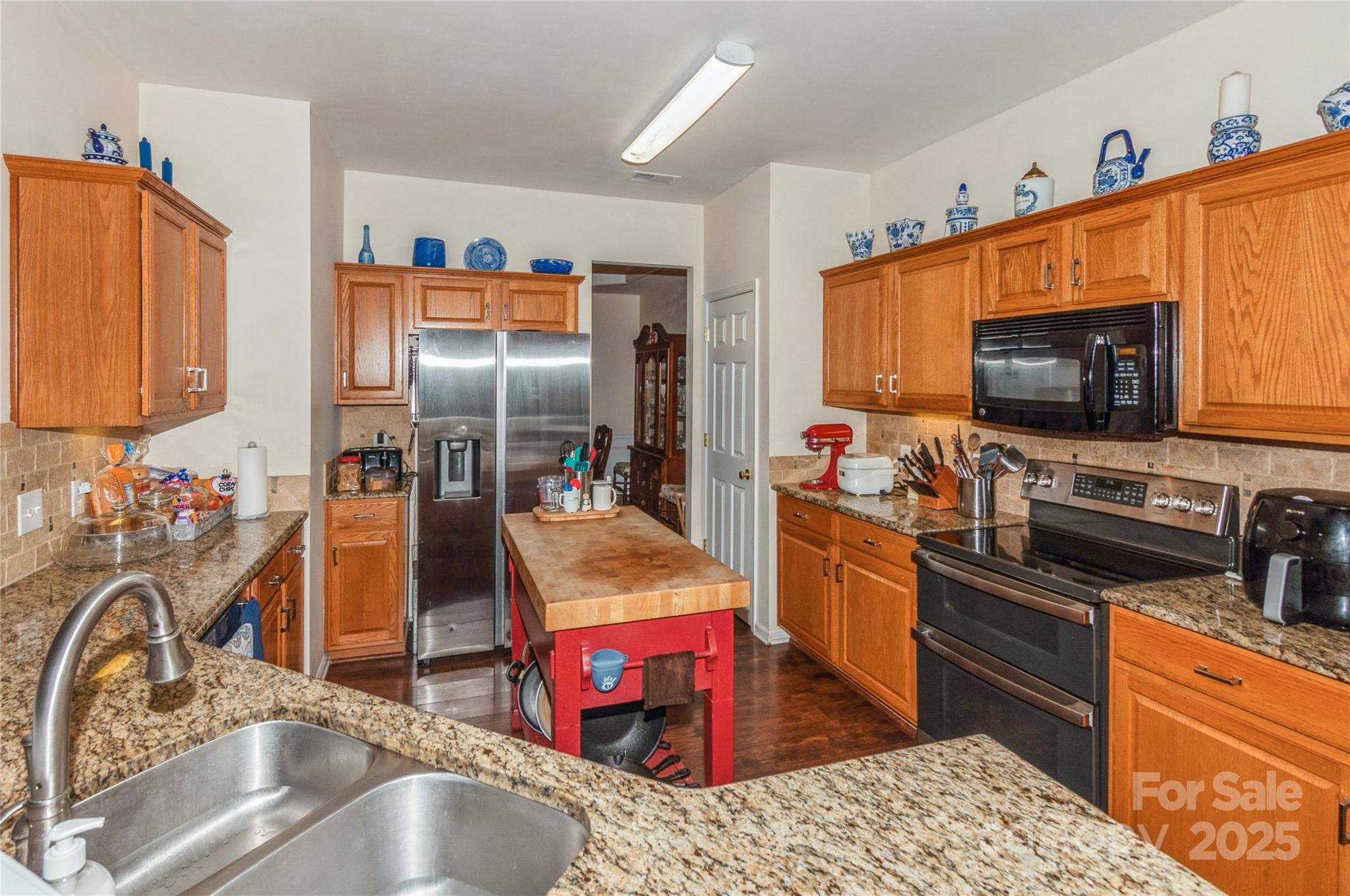 Cornelius, North Carolina, 28031, United States, 4 Bedrooms Bedrooms, ,3 BathroomsBathrooms,Residential,For Sale,1896609