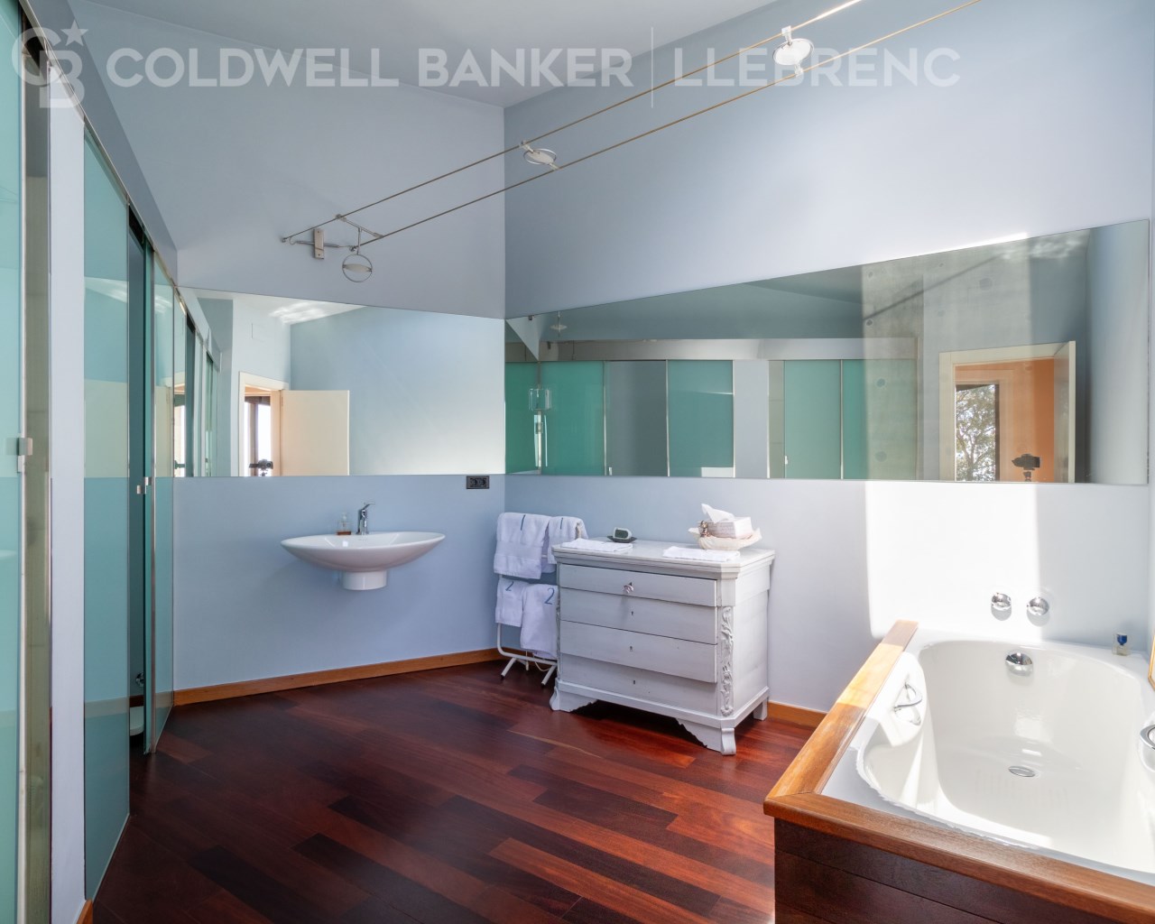 Barcelona, Barcelona, Sarri? - Sant Gervasi, Vallv, Barcelona, Catalonia, ES, 4 Bedrooms Bedrooms, ,3 BathroomsBathrooms,Residential,For Sale,Barcelona, Barcelona, Sarri? - Sant Gervasi, Vallv,1504303