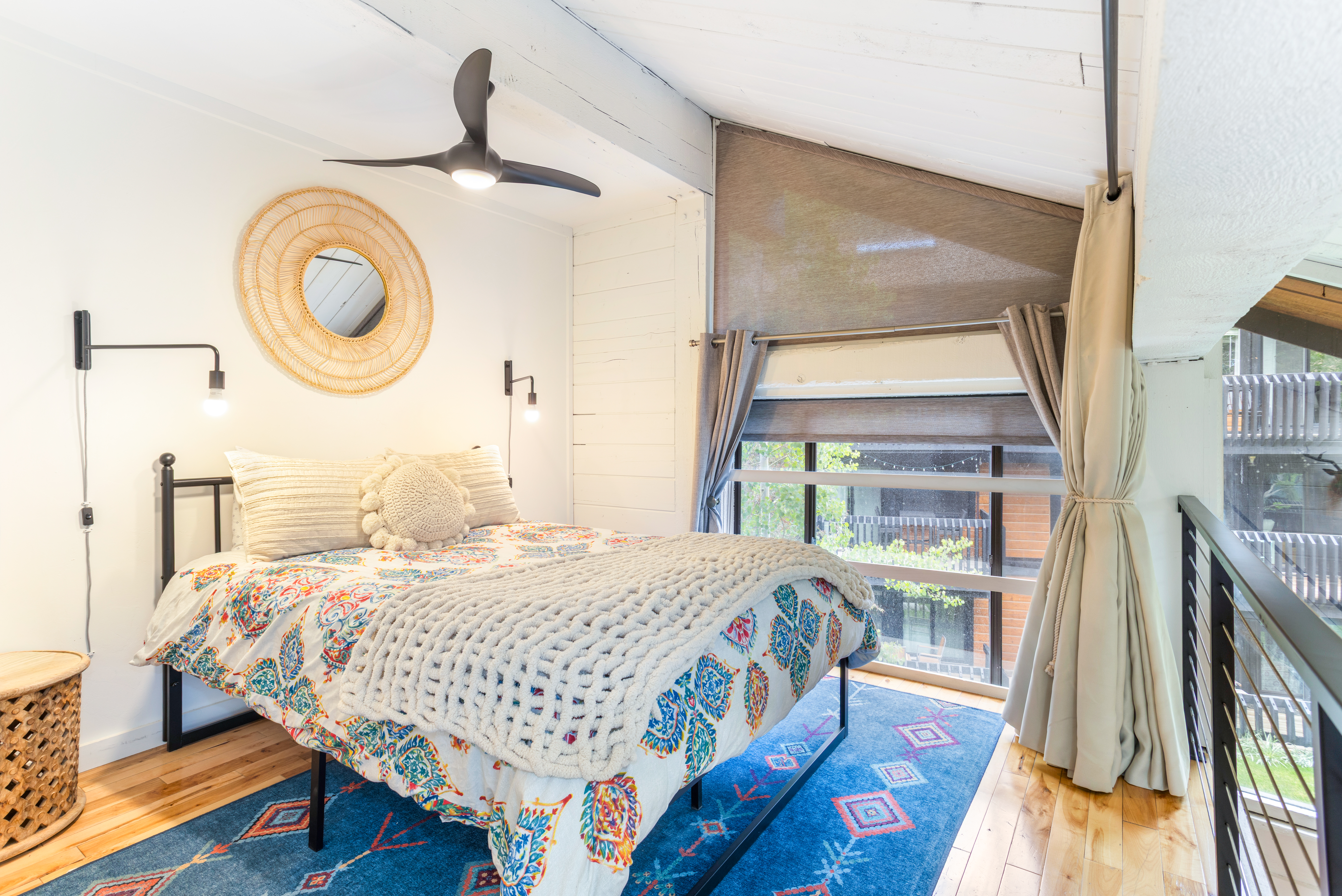  Inviting Top-floor End-unit Residence with Abundant Natural Light - 物件實景