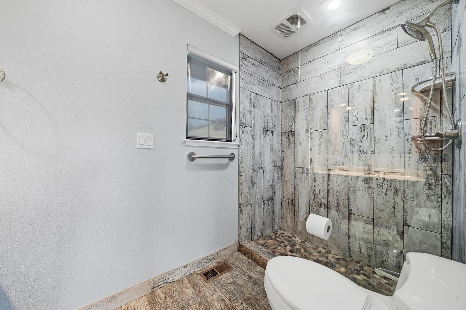 Valley Springs, California, 95252, United States, 3 Bedrooms Bedrooms, ,3 BathroomsBathrooms,Residential,For Sale,1983340