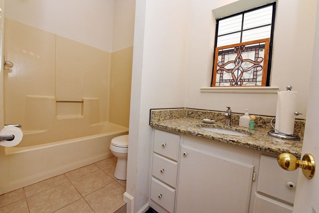 Ellijay, Georgia, 30536, United States, 4 Bedrooms Bedrooms, ,3 BathroomsBathrooms,Residential,For Sale,1940340