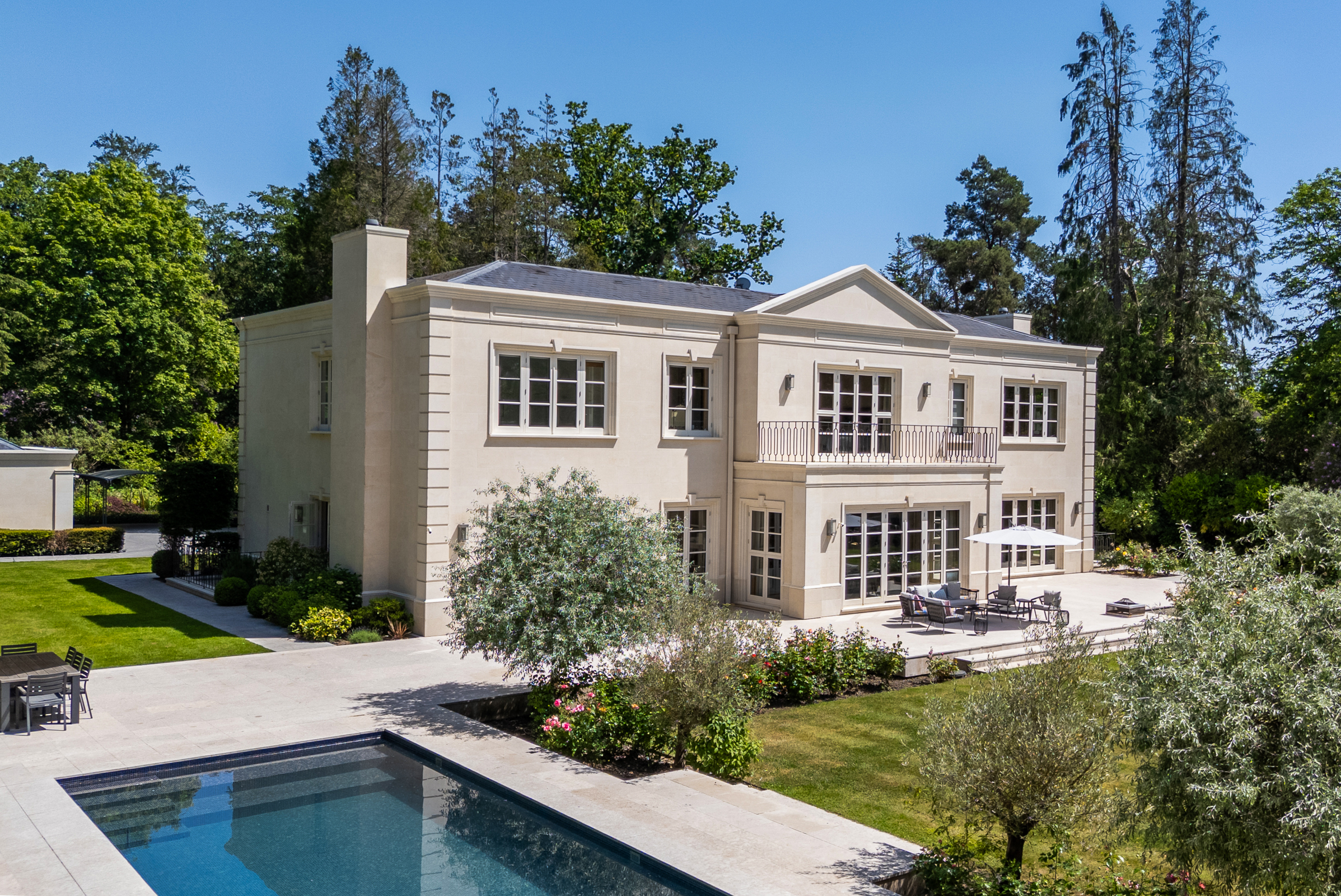  Grand Proportions and Private Gardens on the Wentworth Estate - 物件實景
