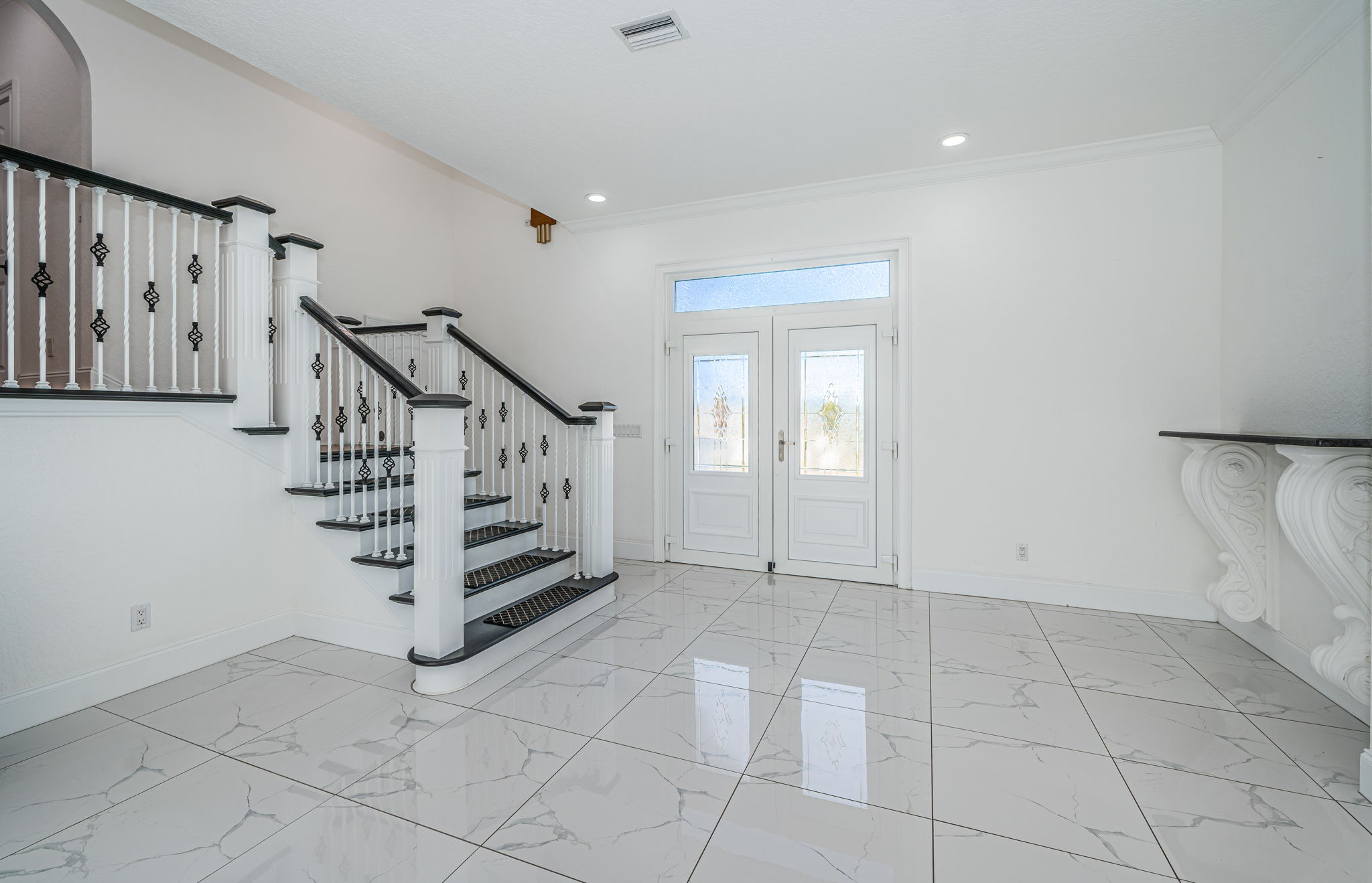 St Petersburg, Florida, 33707, United States, 4 Bedrooms Bedrooms, ,3 BathroomsBathrooms,Residential,For Sale,1992370