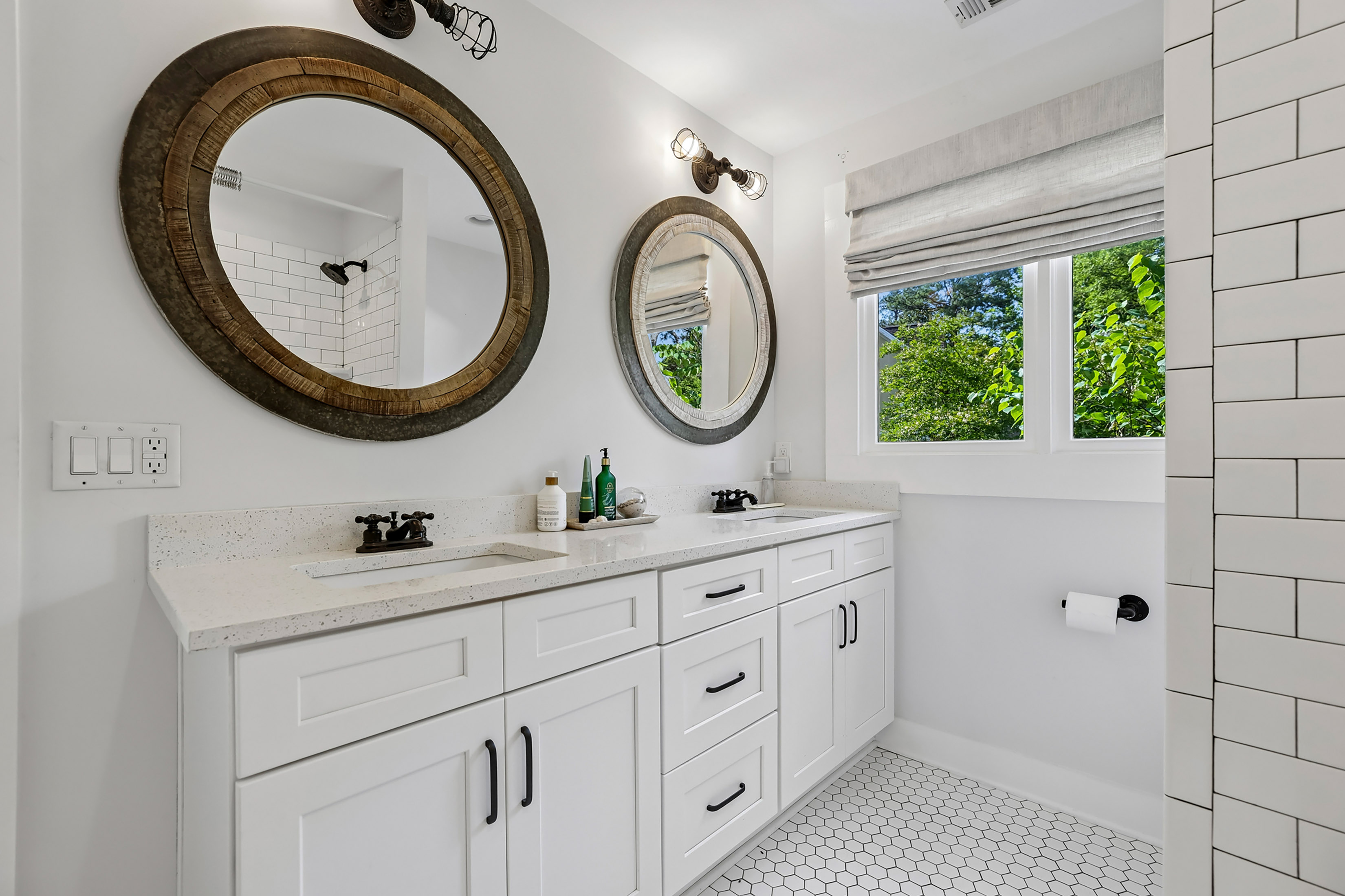  Renovated Bungalow Blends Historic Atlanta Character with Modern Luxury - 物件實景