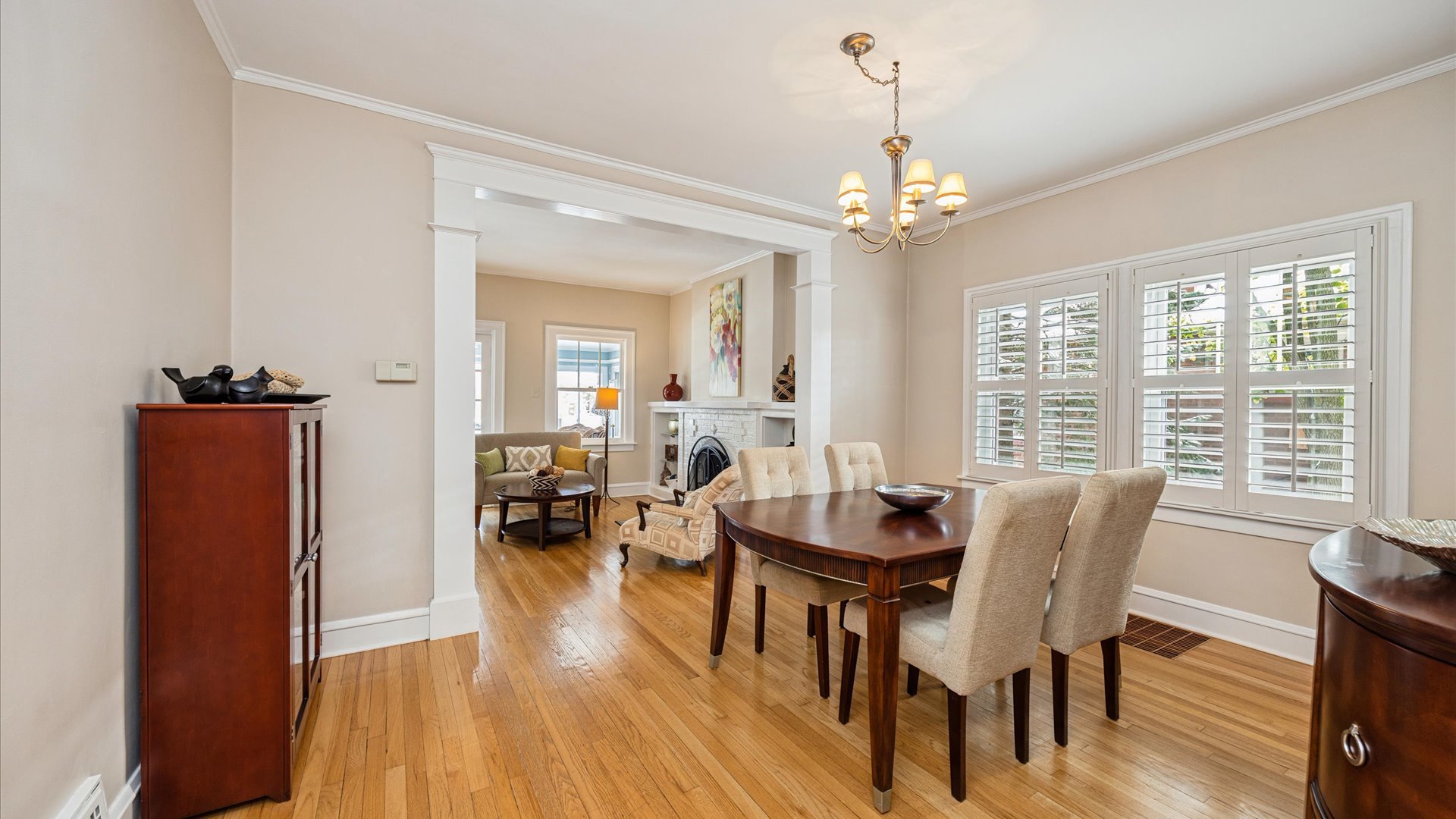 La Grange, Illinois, 60525, United States, 3 Bedrooms Bedrooms, ,3 BathroomsBathrooms,Residential,For Sale,1991059