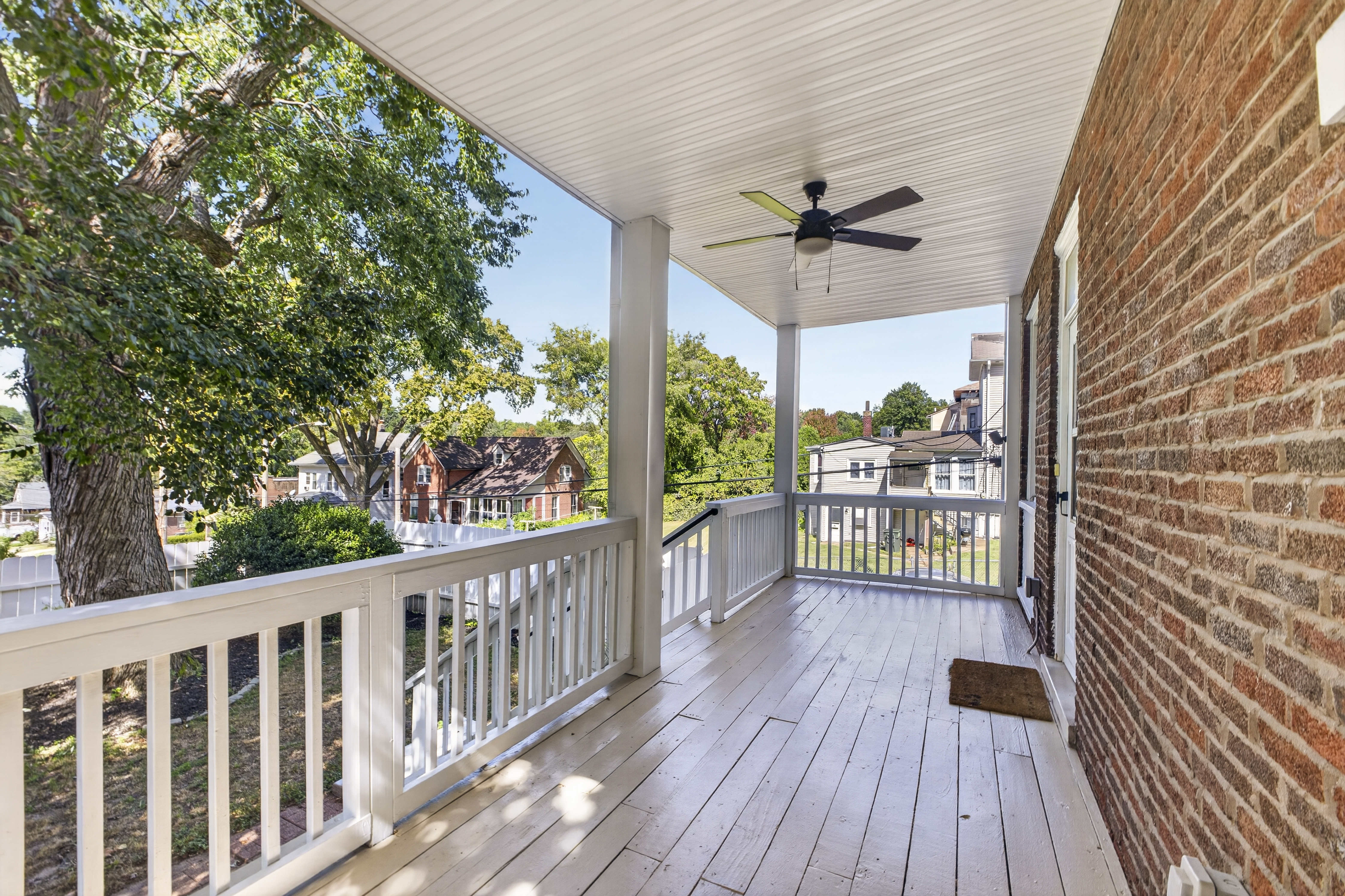 This solid brick South City St. Louis home has architectural character... - 物件實景