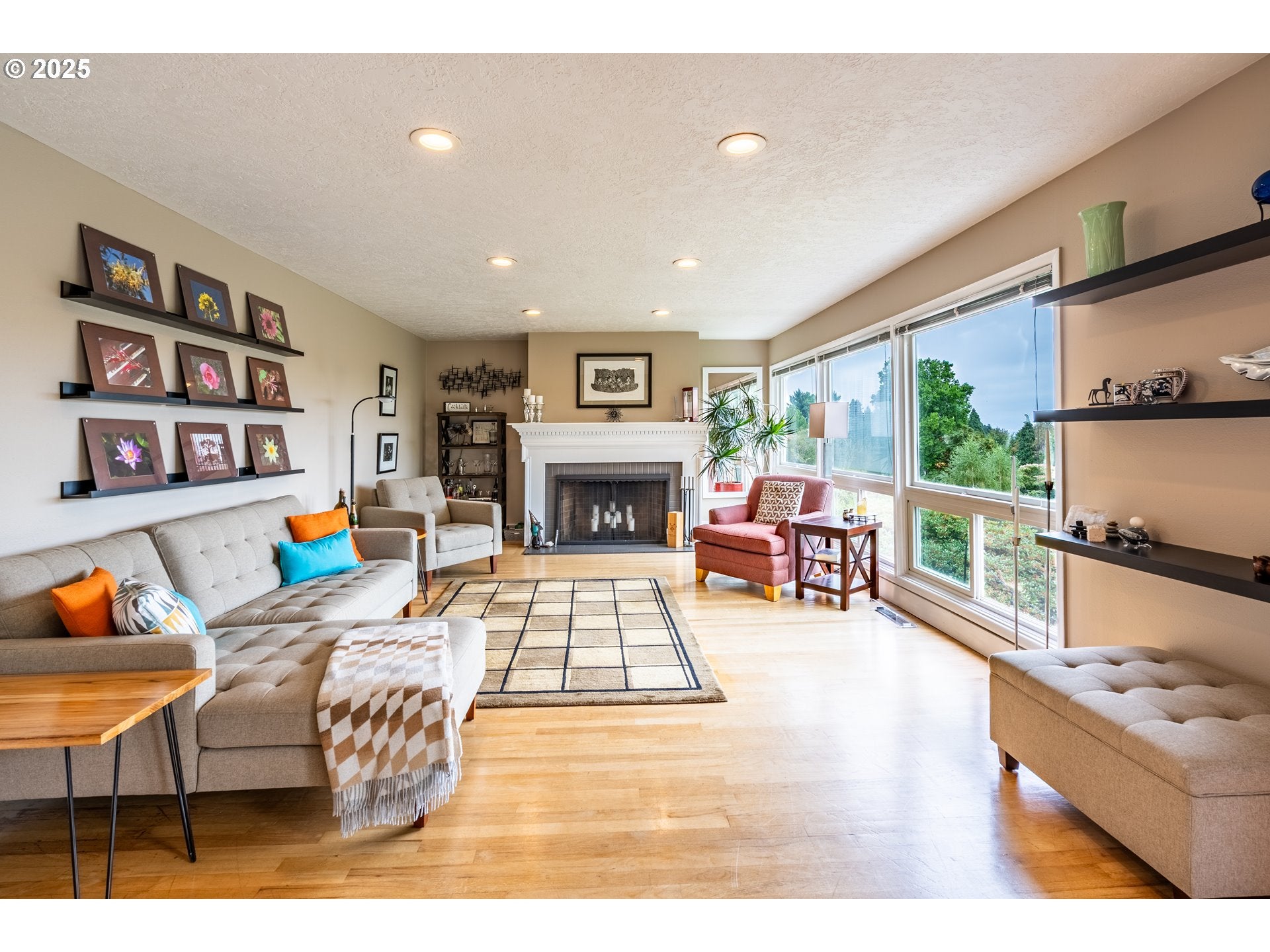 Portland, Oregon, 97219, United States, 4 Bedrooms Bedrooms, ,3 BathroomsBathrooms,Residential,For Sale,1985730