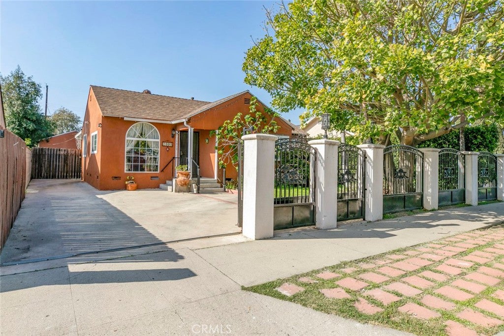 North Hollywood, California, 91605, United States, 3 Bedrooms Bedrooms, ,2 BathroomsBathrooms,Residential,For Sale,1989724