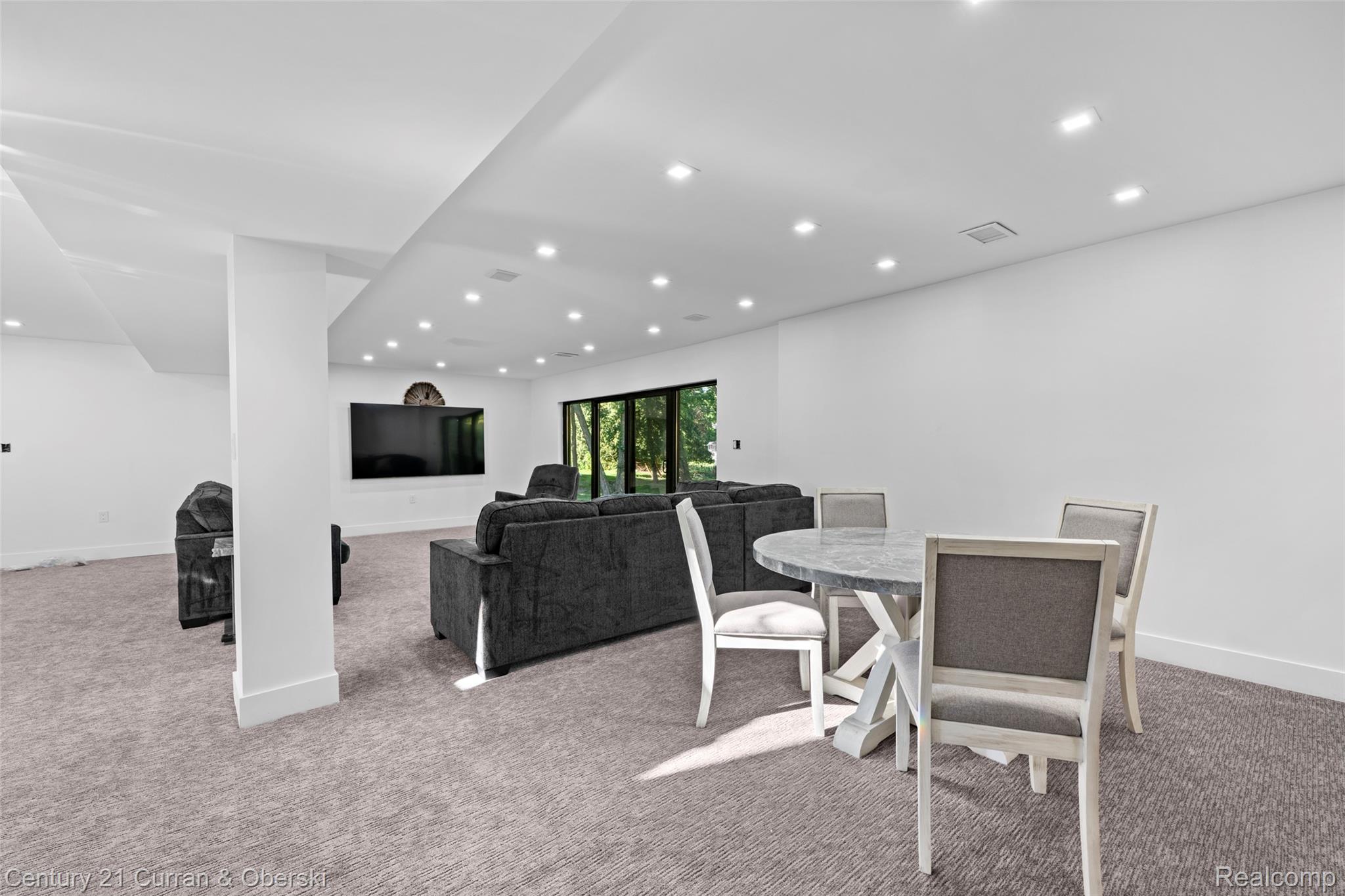 Farmington, Michigan, 48334, United States, 7 Bedrooms Bedrooms, ,8 BathroomsBathrooms,Residential,For Sale,1980731