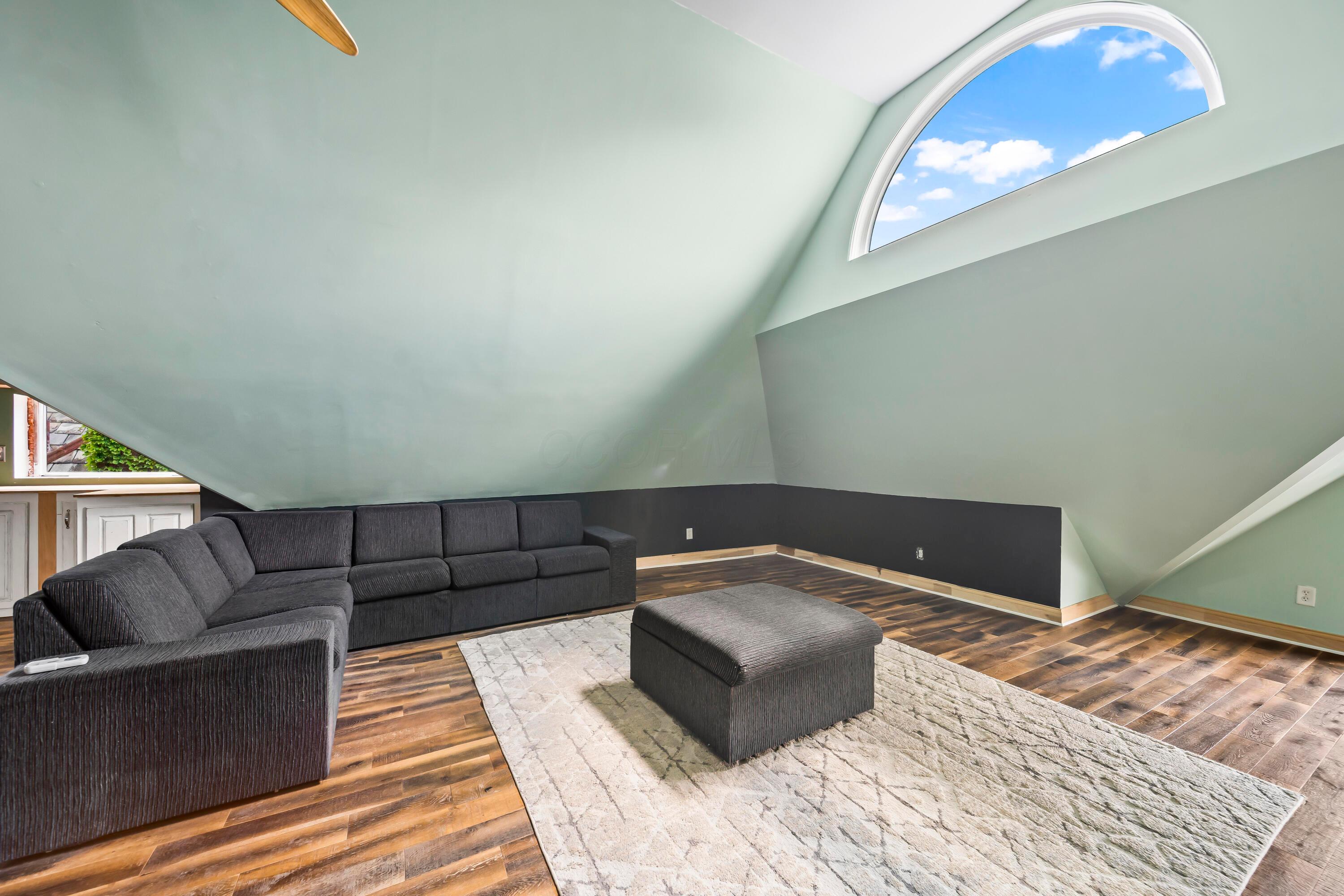 Columbus, Ohio, 43205, United States, 4 Bedrooms Bedrooms, ,3 BathroomsBathrooms,Residential,For Sale,1866885