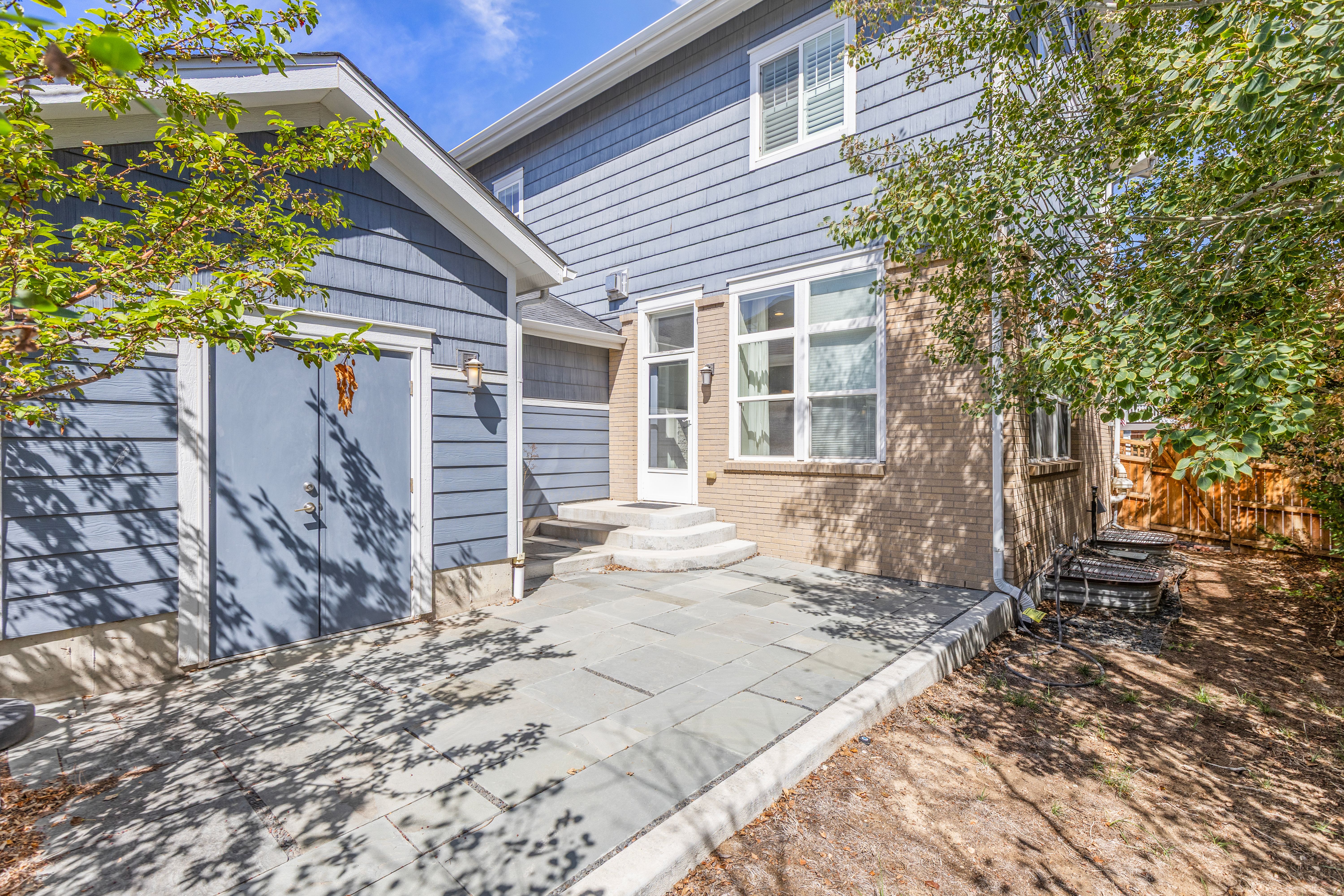  Stunning, Meticulously Cared-For Residence in Coveted Hyland Village Community - 物件實景