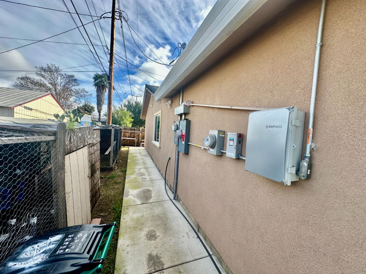 Lodi, California, 95240, United States, 3 Bedrooms Bedrooms, ,2 BathroomsBathrooms,Residential,For Sale,2009722