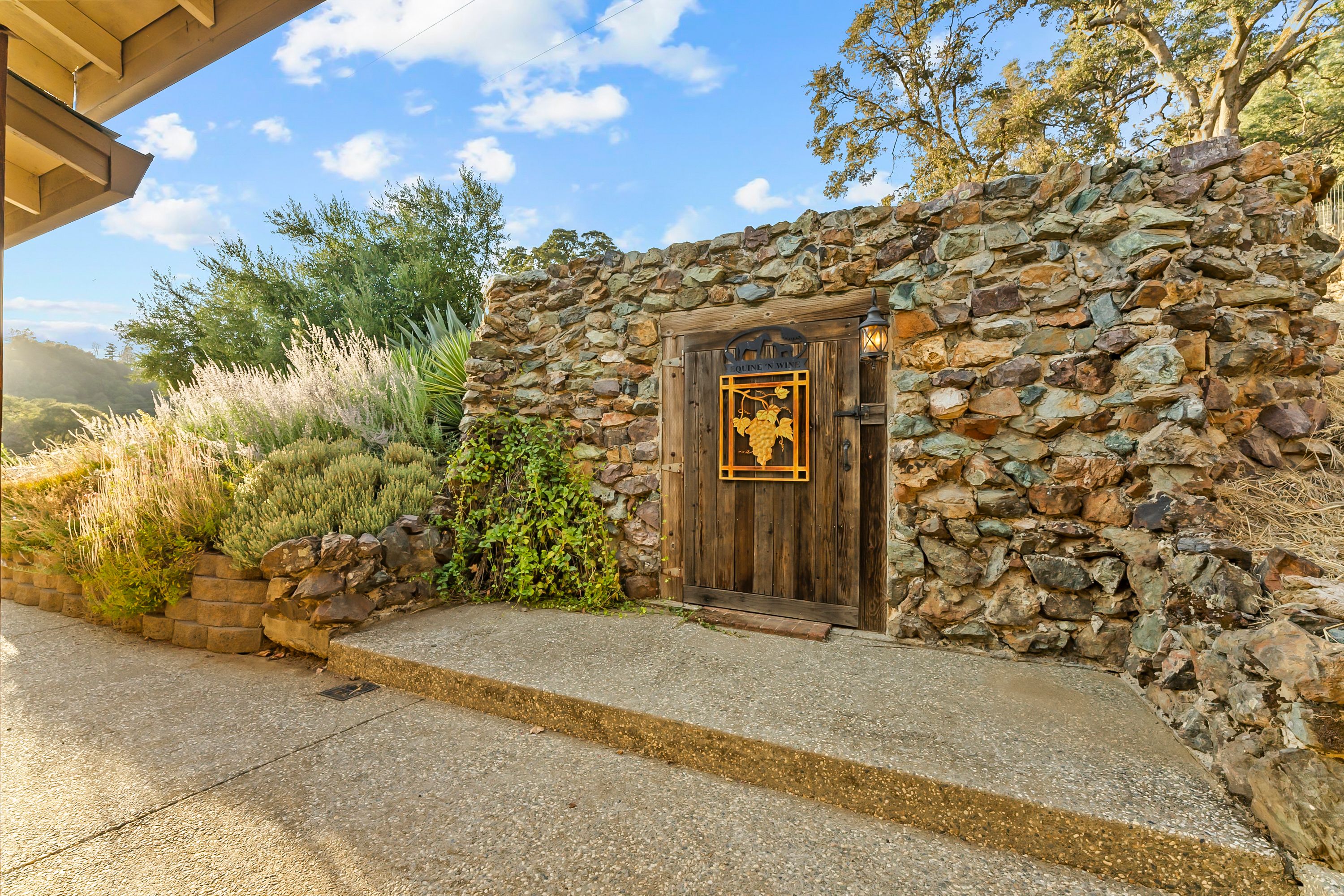  California Equestrian Property with ADU, Horse Arena & Pool - 物件實景