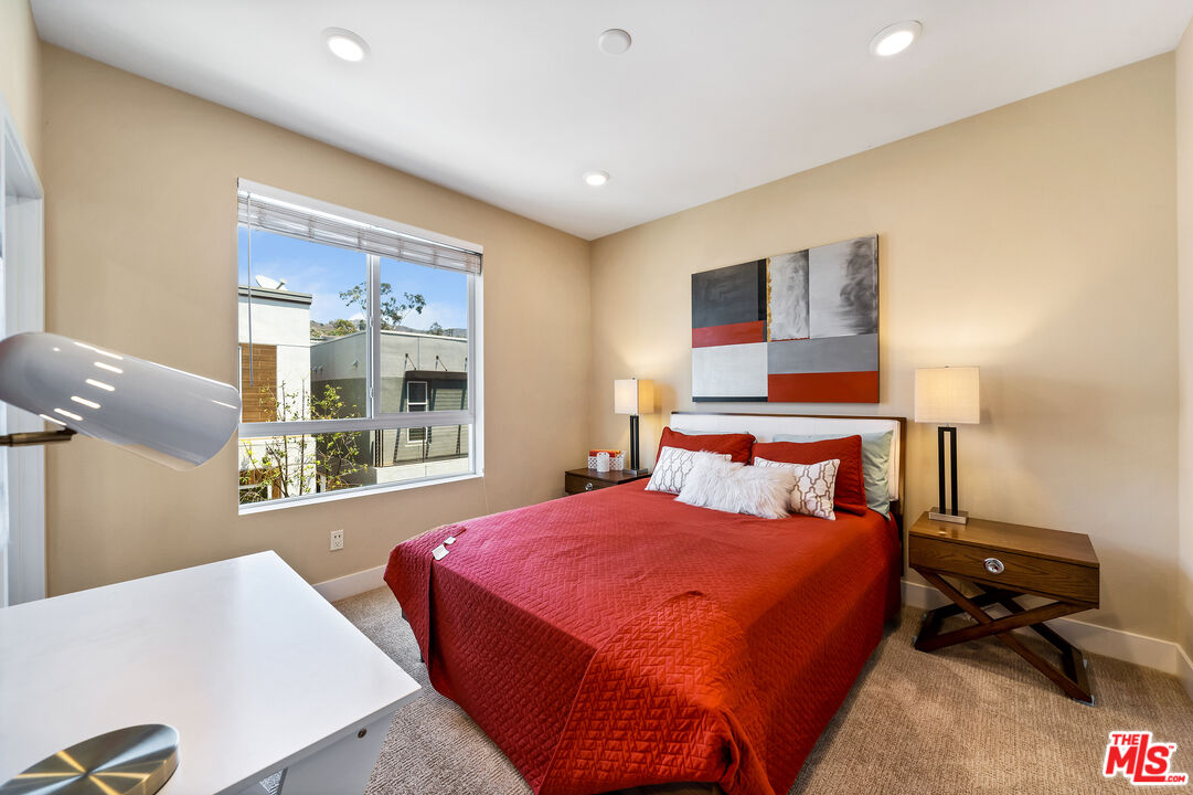 Los Angeles, California, 90068, United States, 3 Bedrooms Bedrooms, ,4 BathroomsBathrooms,Residential,For Sale,1891142