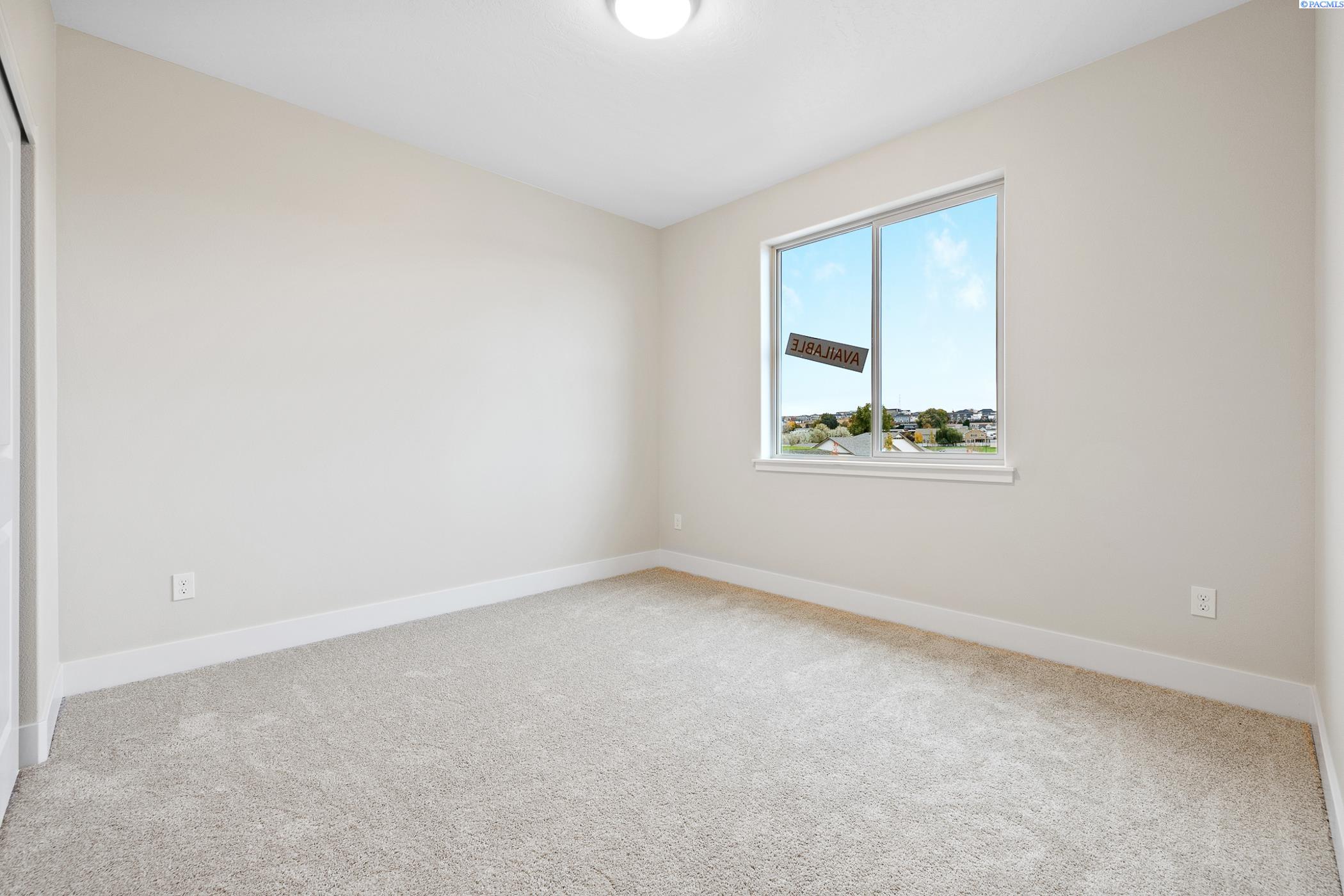 Kennewick, Washington, 99338, United States, 4 Bedrooms Bedrooms, ,2 BathroomsBathrooms,Residential,For Sale,1987872