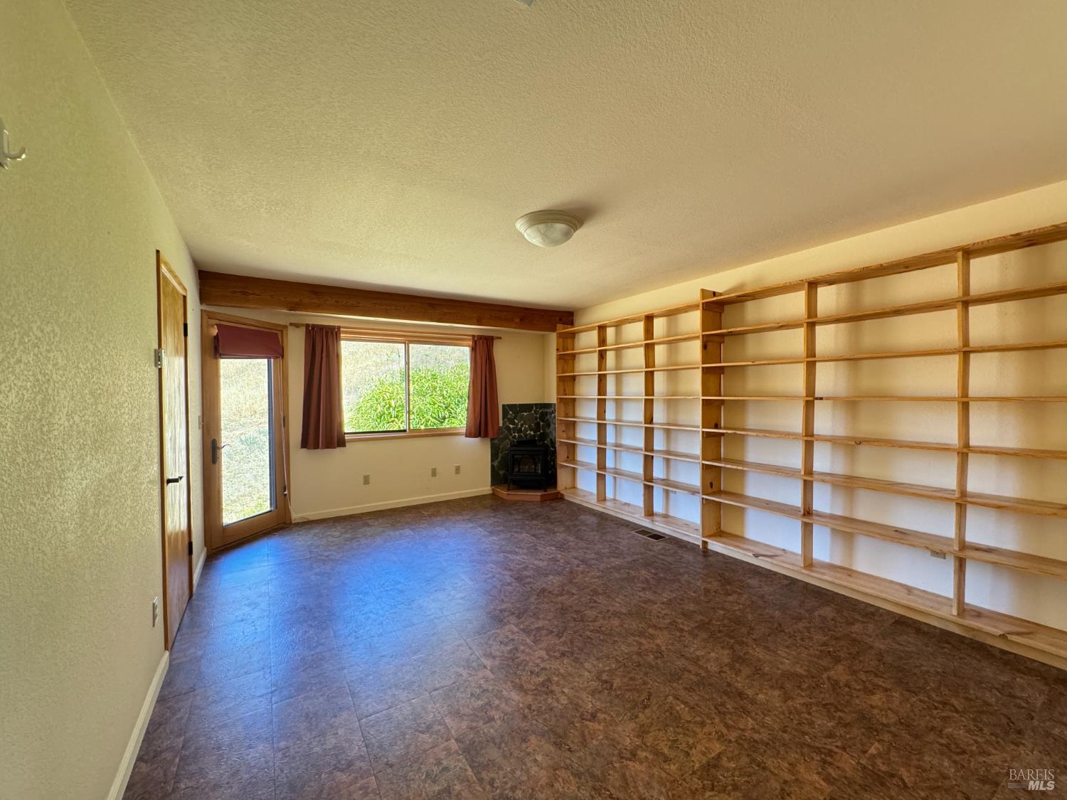 Willits, California, 95490, United States, 2 Bedrooms Bedrooms, ,2 BathroomsBathrooms,Residential,For Sale,1983542