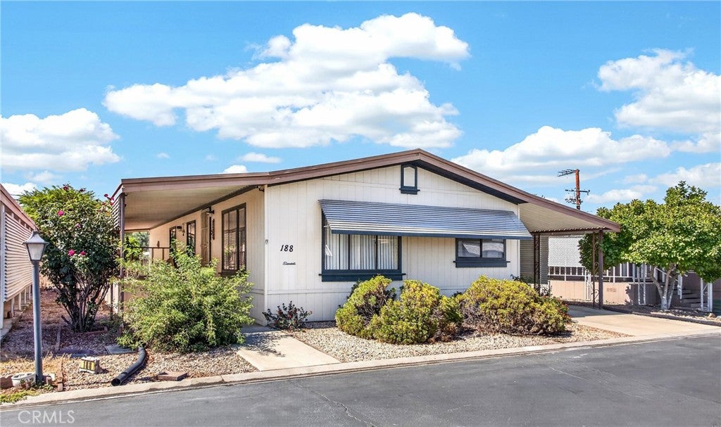 Menlo Ave, Hemet, CA 92543