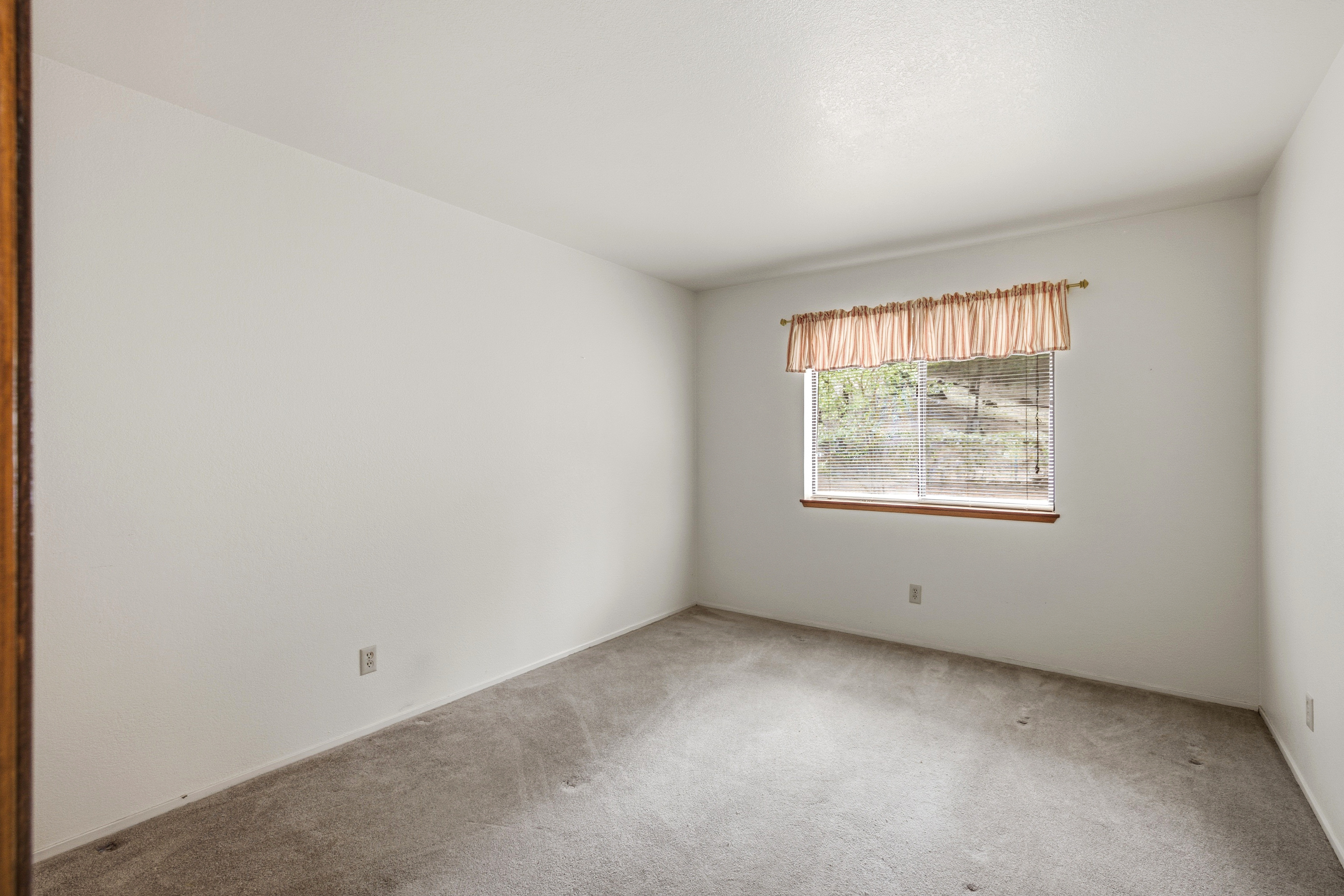  5648 Vacation Boulevard, Somerset, CA 95684 - 物件實景