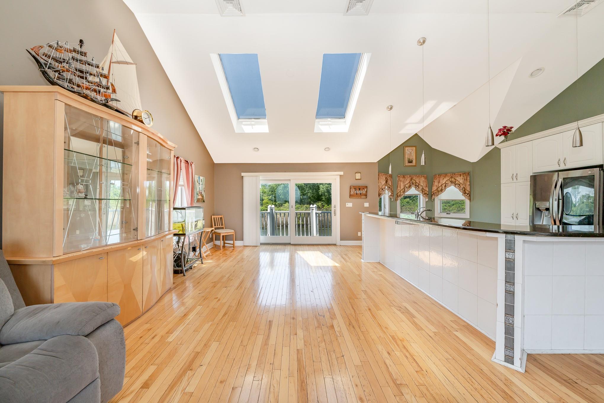 Seaford, New York, 11783, United States, 5 Bedrooms Bedrooms, ,3 BathroomsBathrooms,Residential,For Sale,1943505