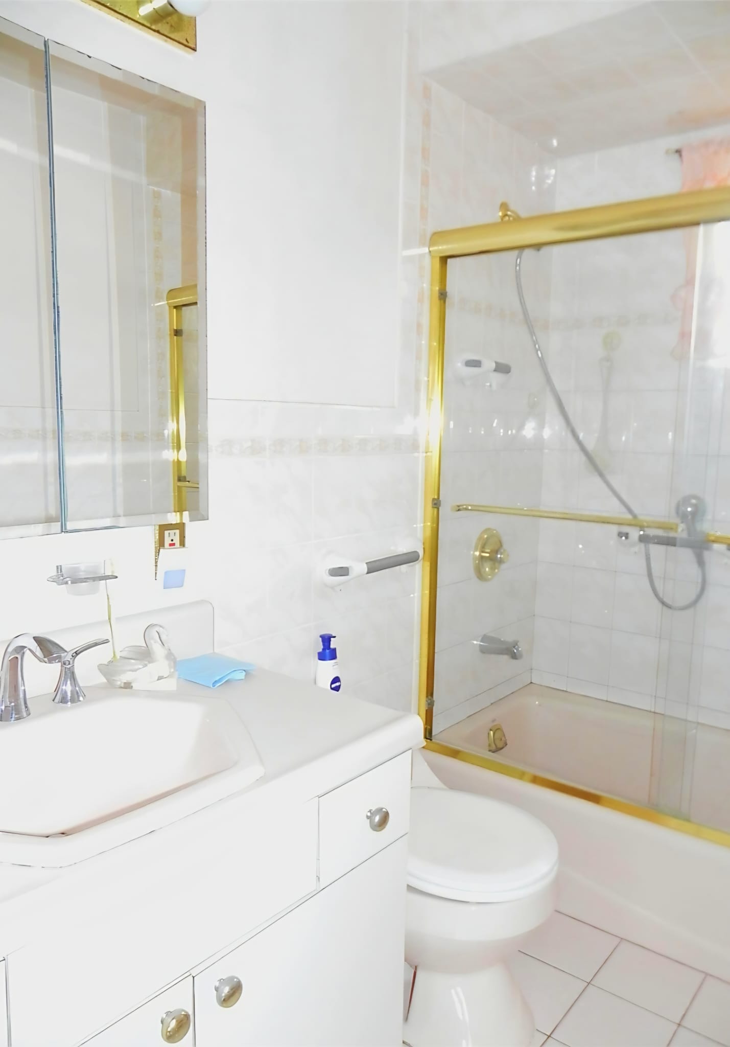 Little Ferry, New Jersey, 07643, United States, 4 Bedrooms Bedrooms, ,2 BathroomsBathrooms,Residential,For Sale,1975416