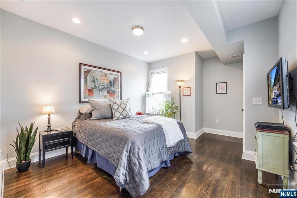 Jersey City, New Jersey, 07302, United States, 1 Bedroom Bedrooms, ,1 BathroomBathrooms,Residential,For Sale,1874019