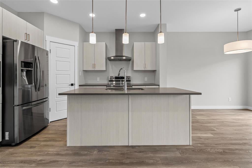 WINNIPEG, Manitoba, R2V 5C8, CA, 3 Bedrooms Bedrooms, ,2 BathroomsBathrooms,Residential,For Sale,1947801