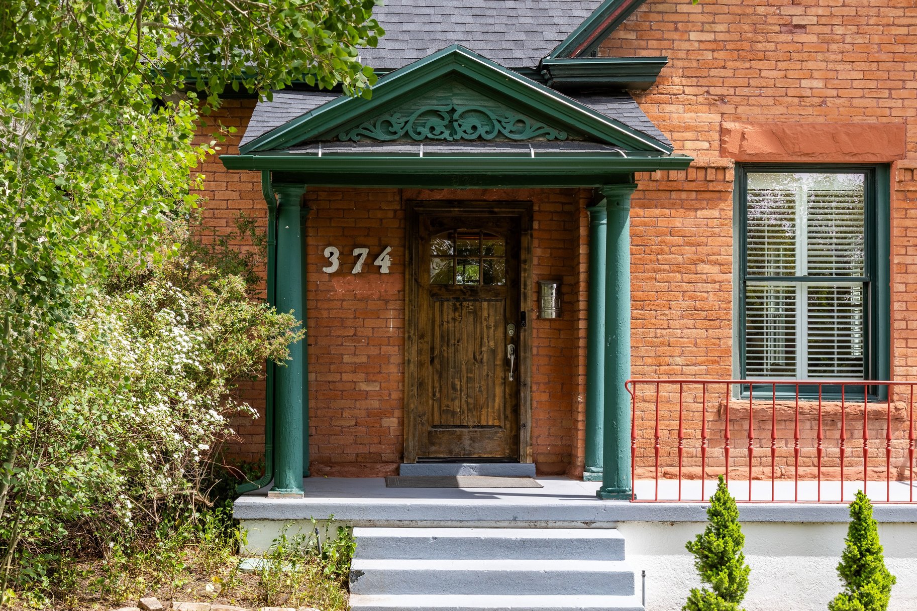  Charming Avenues Home Blending Timeless Character with Everyday Comfort - 物件實景