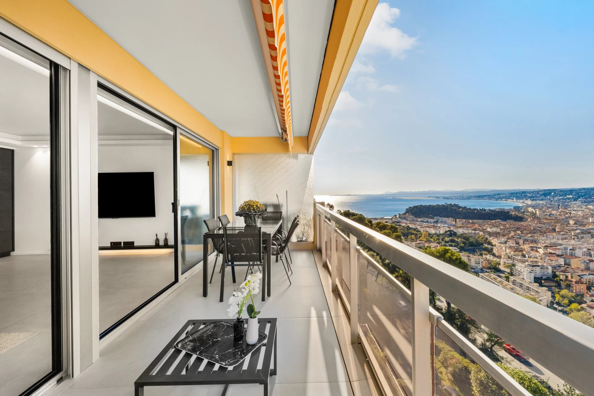 Nice, Provence-Alpes-Côte d’Azur, 06000, FR, 2 Bedrooms Bedrooms, ,Residential,For Sale,1998123