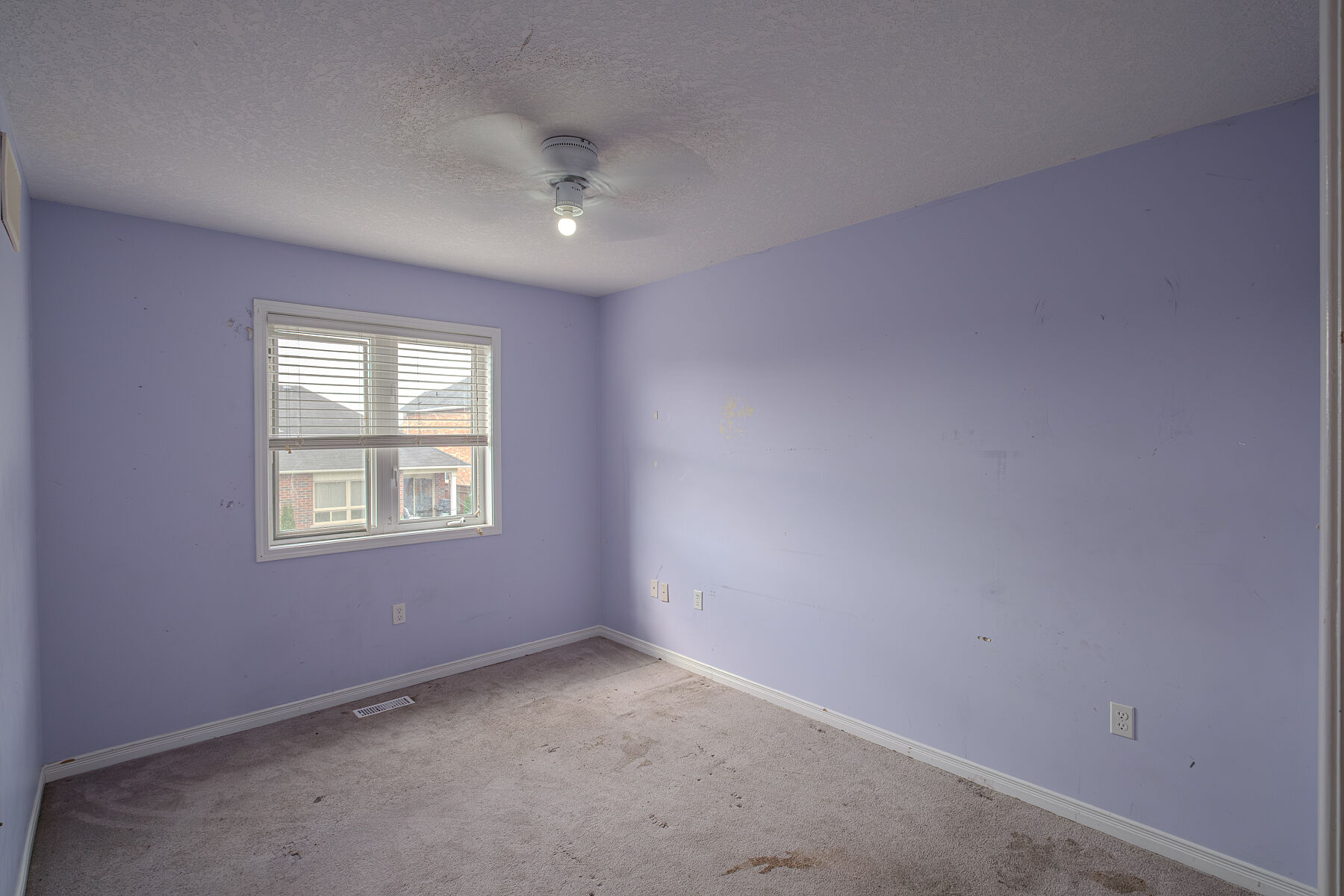  Home in Desirable West Brant - 物件實景