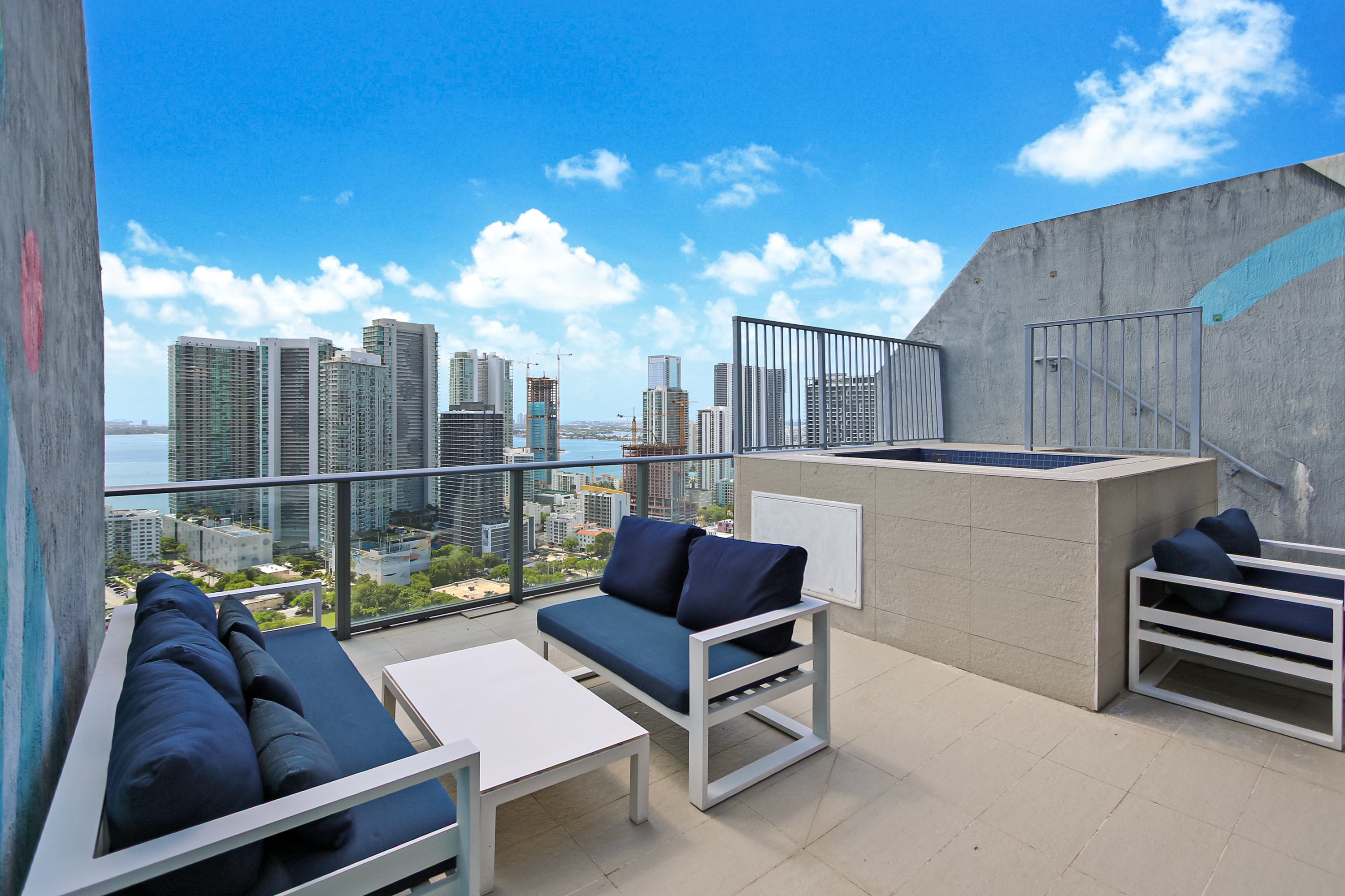  121 NE 34th St, Miami, FL, 33137 - 物件實景