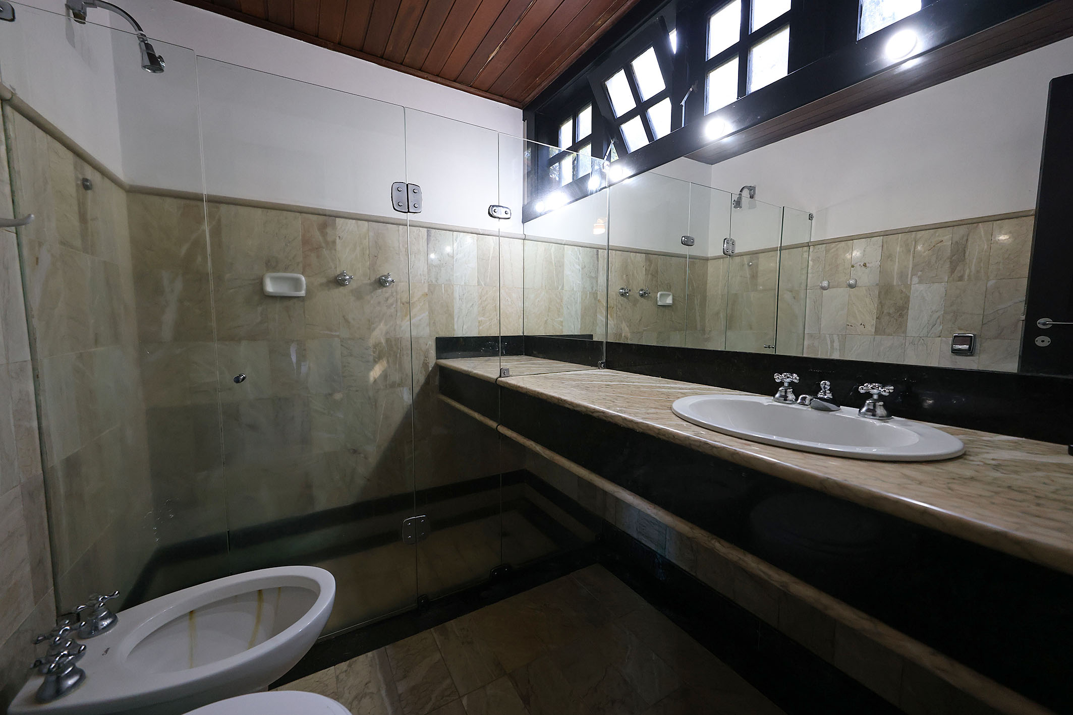 Mountain retreat with comprehensive leisure amenities and guest accommodations - 物件實景