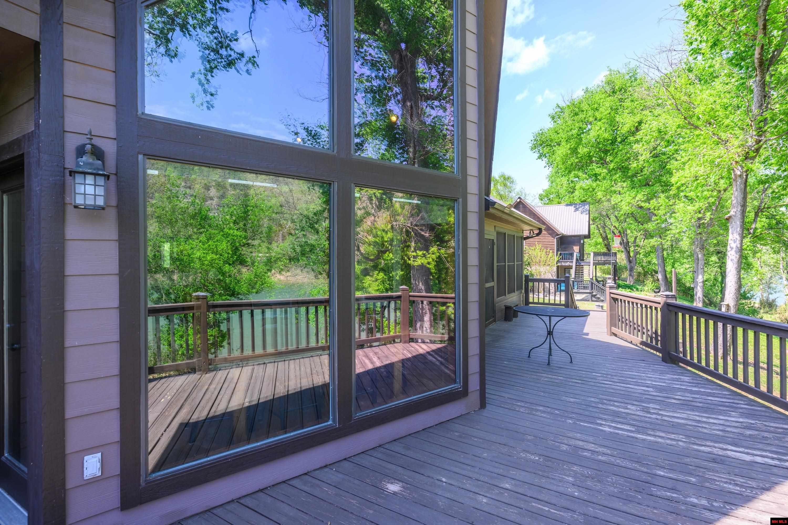 Norfork, Arkansas, 72658, United States, 3 Bedrooms Bedrooms, ,3 BathroomsBathrooms,Residential,For Sale,1921942