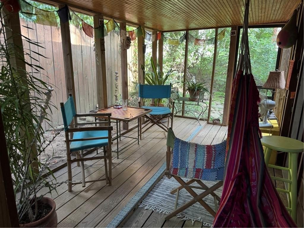 Fayetteville, Arkansas, 72701, United States, 2 Bedrooms Bedrooms, ,2 BathroomsBathrooms,Residential,For Sale,1980541