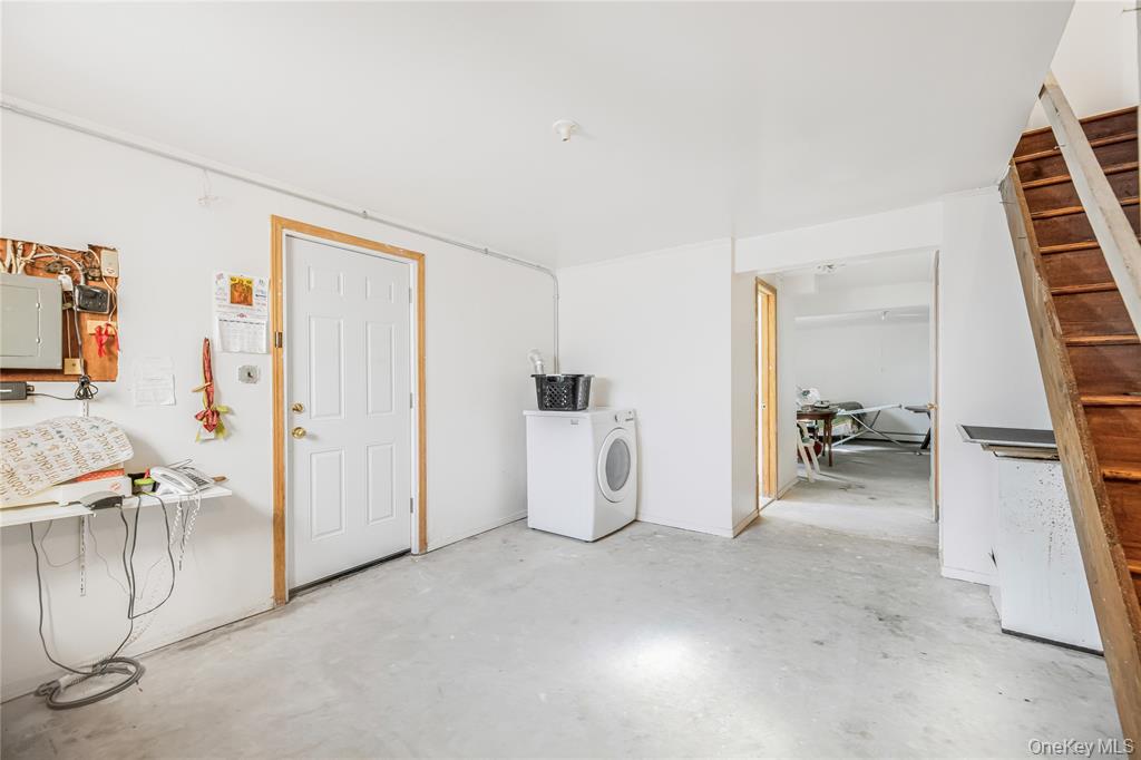 Yonkers, New York, 10703, United States, 6 Bedrooms Bedrooms, ,2 BathroomsBathrooms,Residential,For Sale,1984096