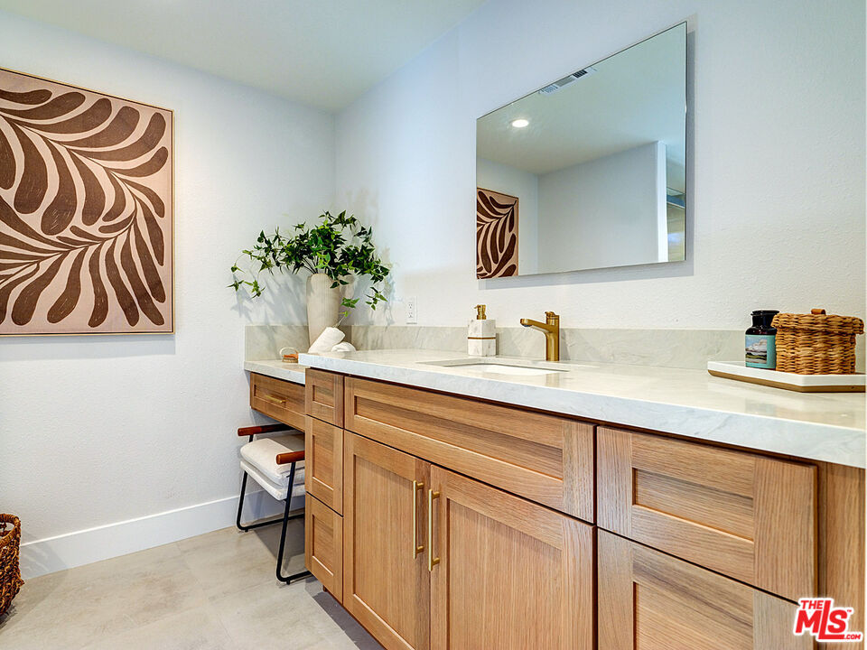 Huntington Beach, California, 92649, United States, 3 Bedrooms Bedrooms, ,2 BathroomsBathrooms,Residential,For Sale,2003446