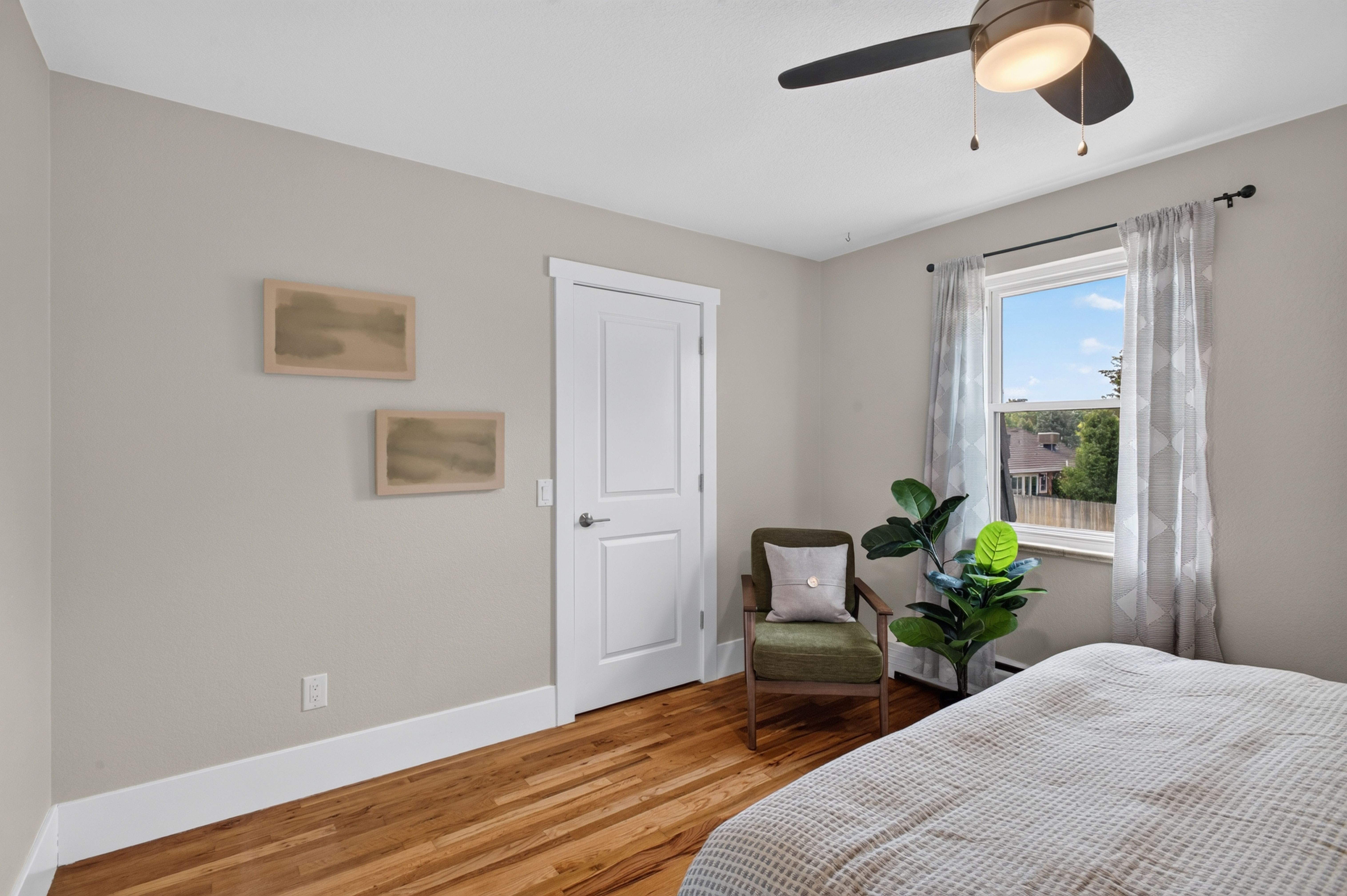  Updated, move-in ready home offers a bright, inviting floor plan - 物件實景