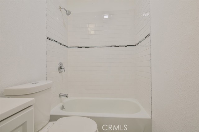 Los Angeles, California, 90001, United States, 4 Bedrooms Bedrooms, ,Residential,For Sale,1928071
