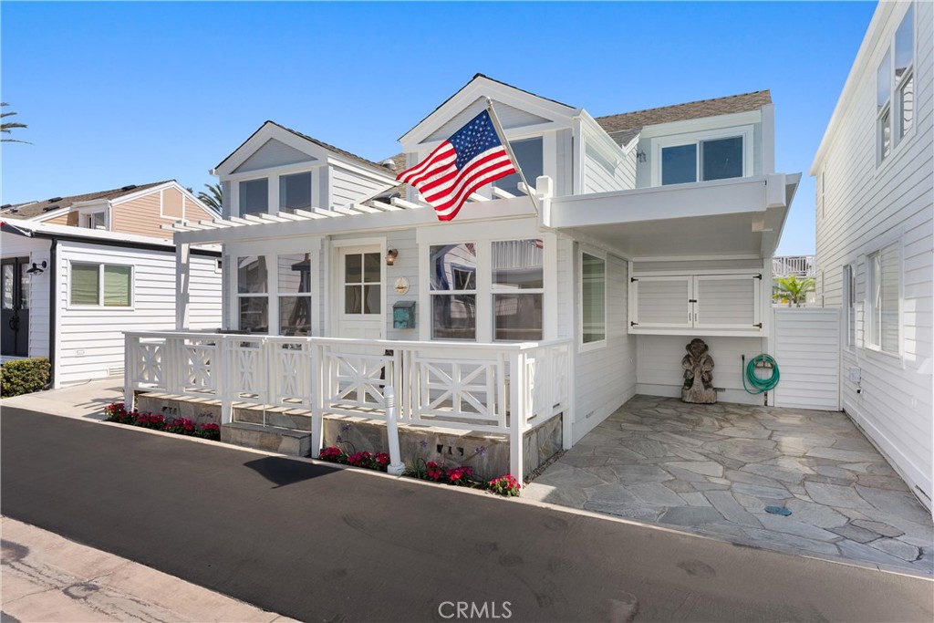 Newport Beach, California, 92663, United States, 2 Bedrooms Bedrooms, ,2 BathroomsBathrooms,Residential,For Sale,1917614