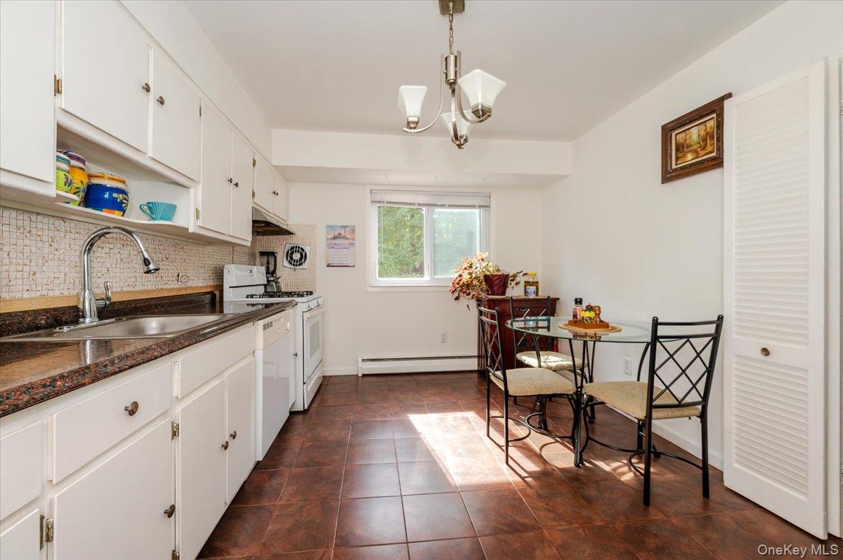 Dix Hills, New York, 11746, United States, 5 Bedrooms Bedrooms, ,3 BathroomsBathrooms,Residential,For Sale,1941018